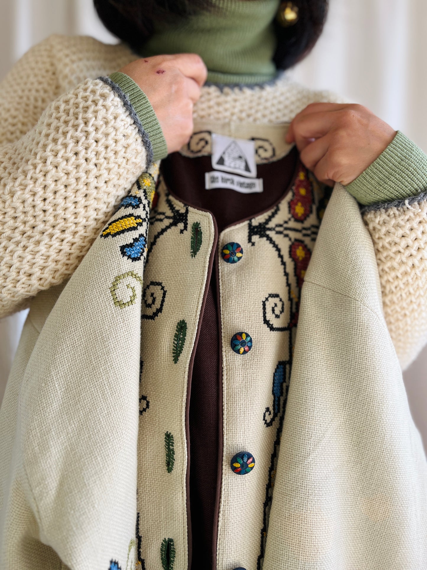 🎴 Embroidered structure jacket