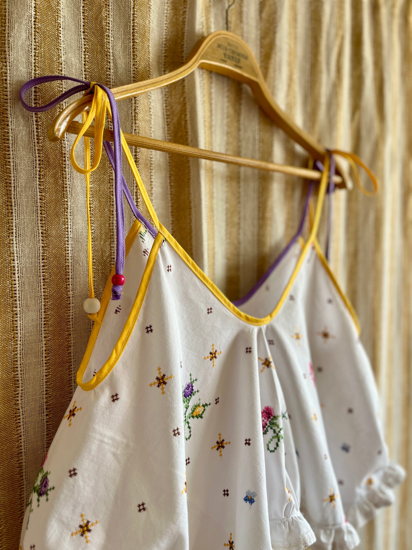Circular tablecloth top - embroidery floral