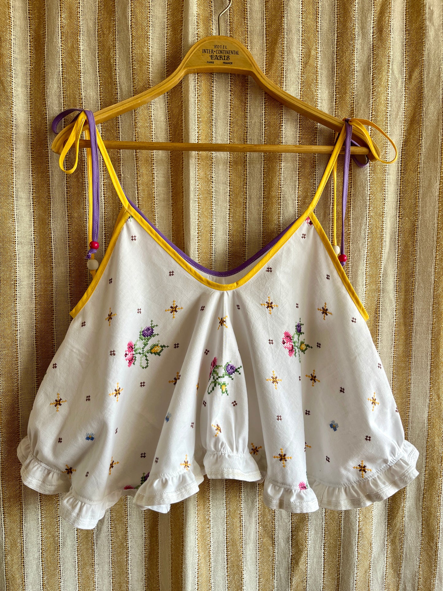 Circular tablecloth top - embroidery floral