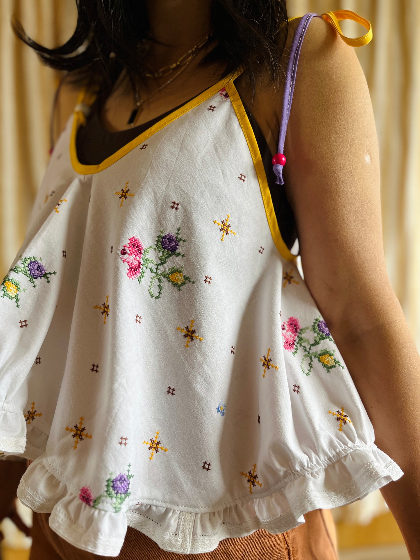 Circular tablecloth top - embroidery floral