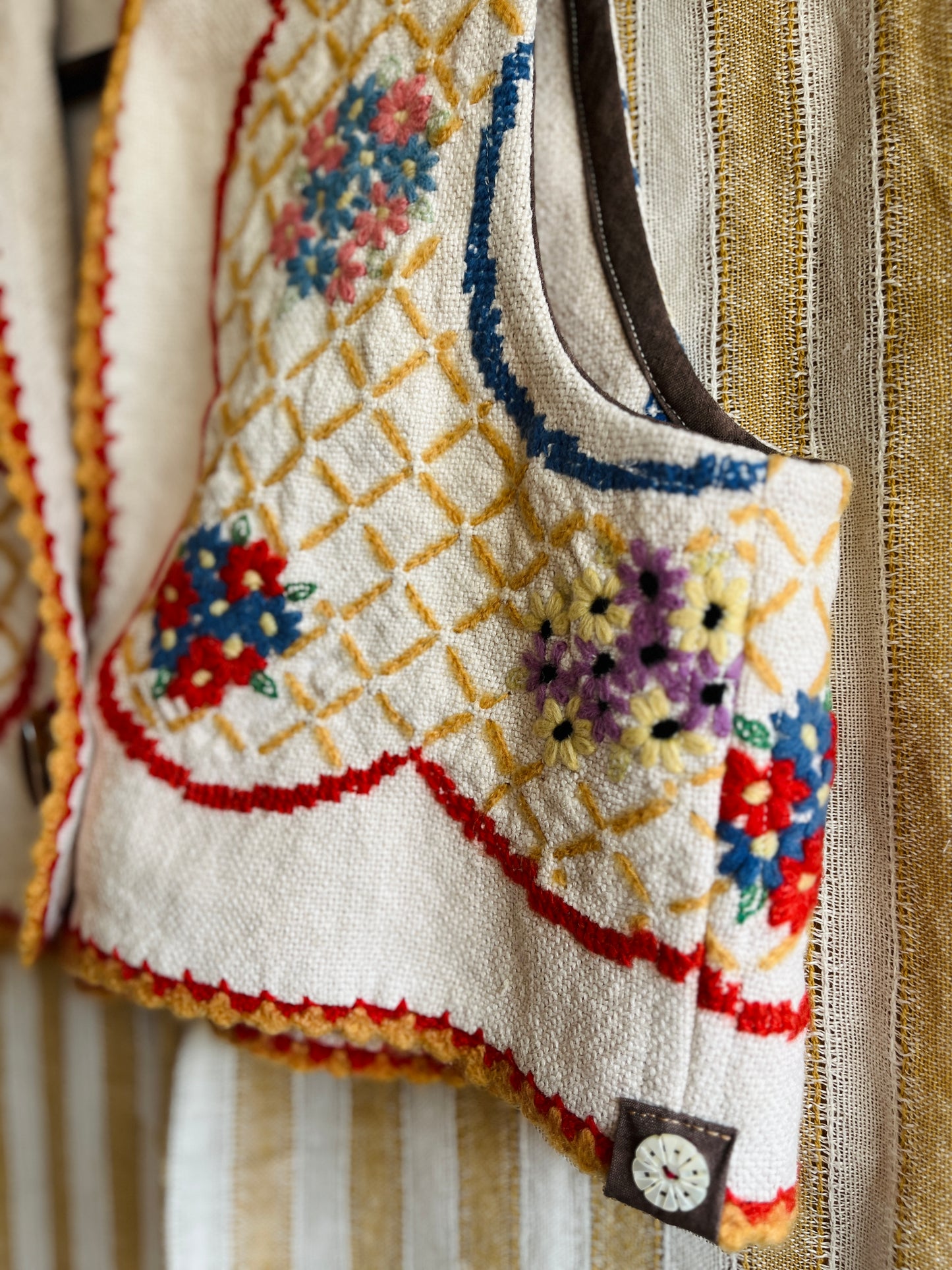 Antique flower gilet