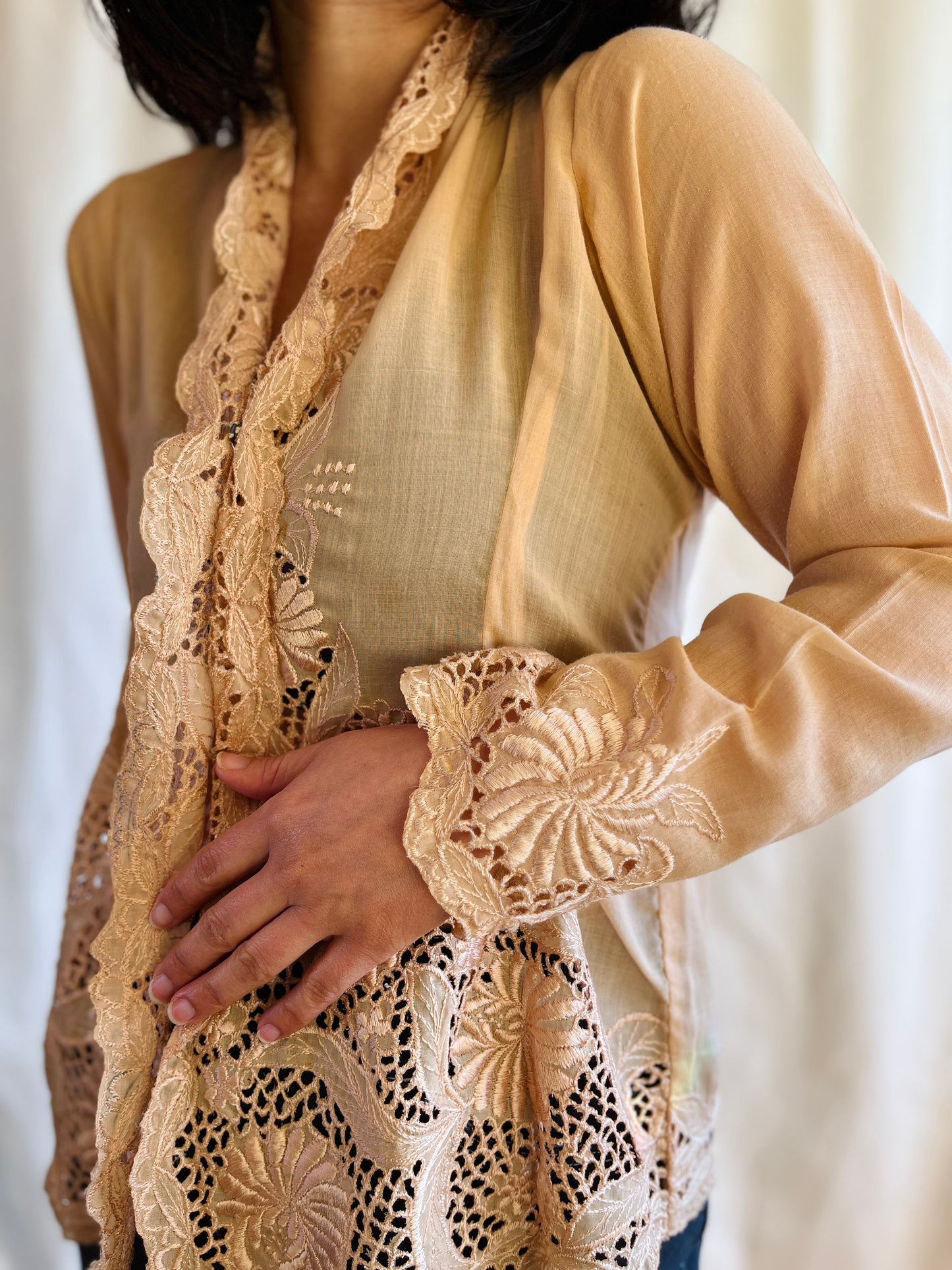 Sweet apricot 60s handmade lace snap button blouse