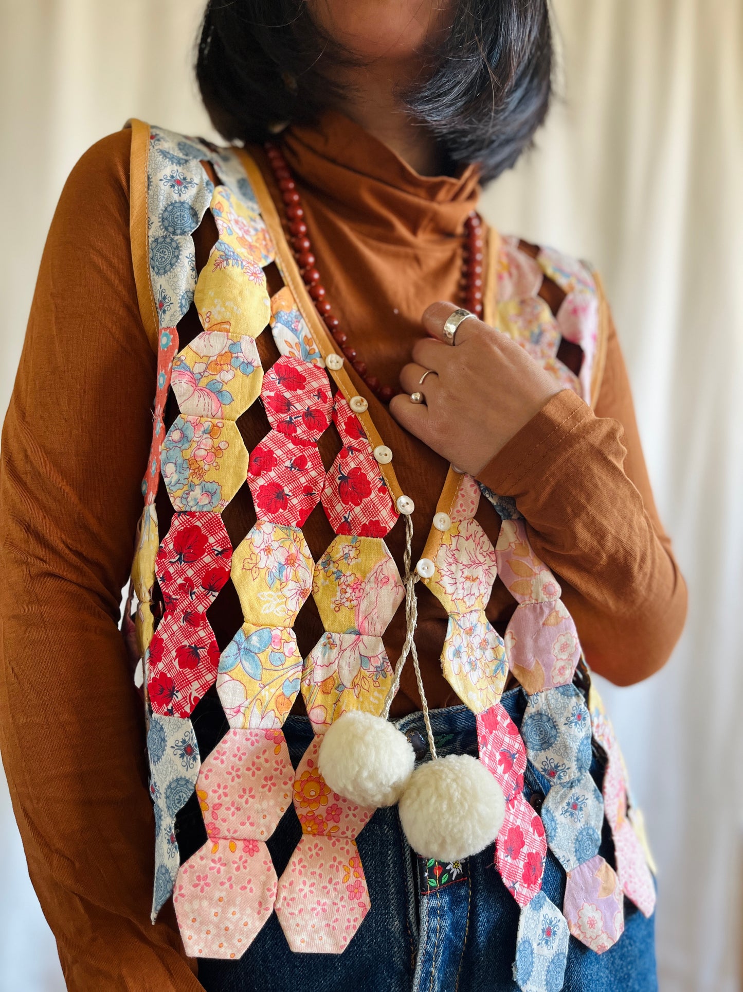 👒 Hollow hexagon patchwork waistcoat