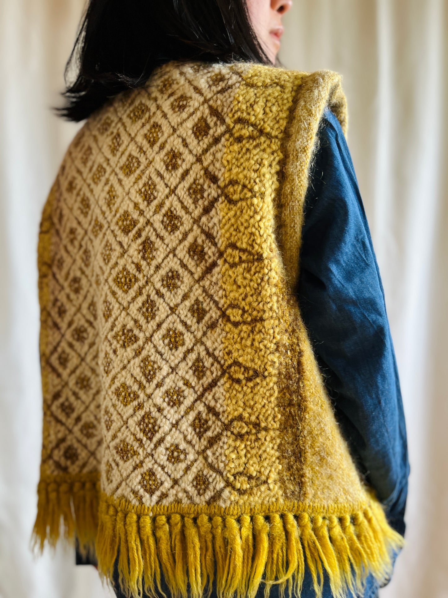 Marino handmade rug turns zipper waistcoat