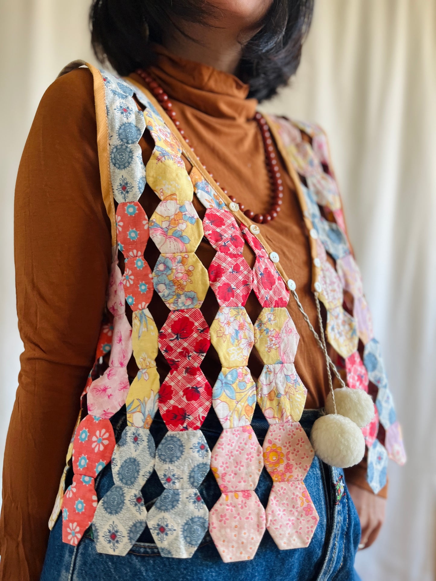 👒 Hollow hexagon patchwork waistcoat