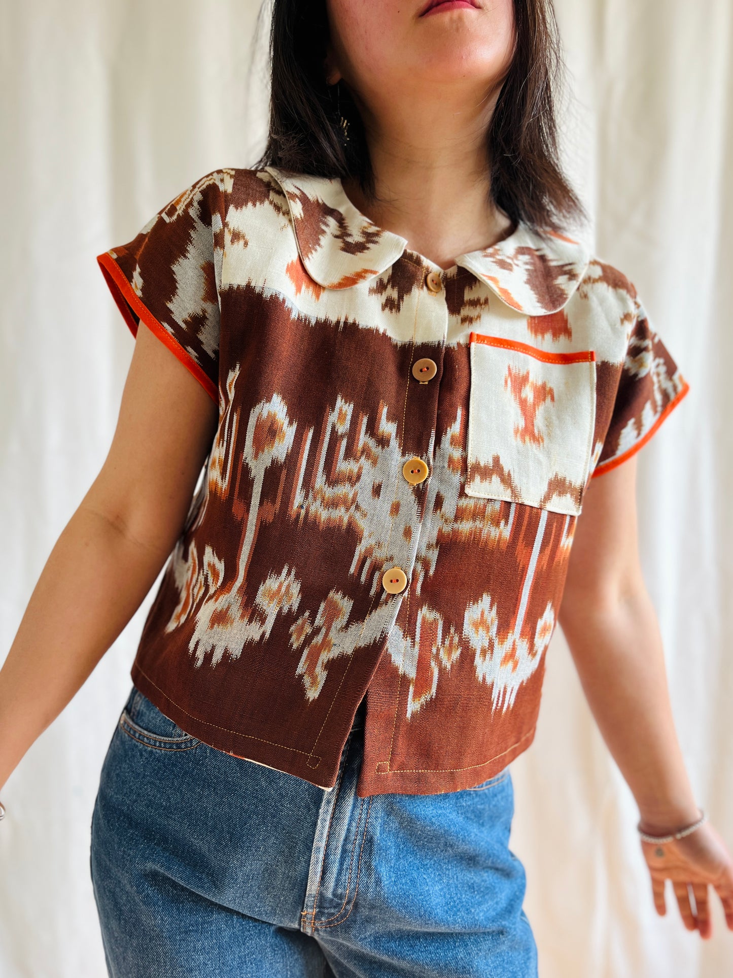 Vintage Ikat turns round collar cropped shirt