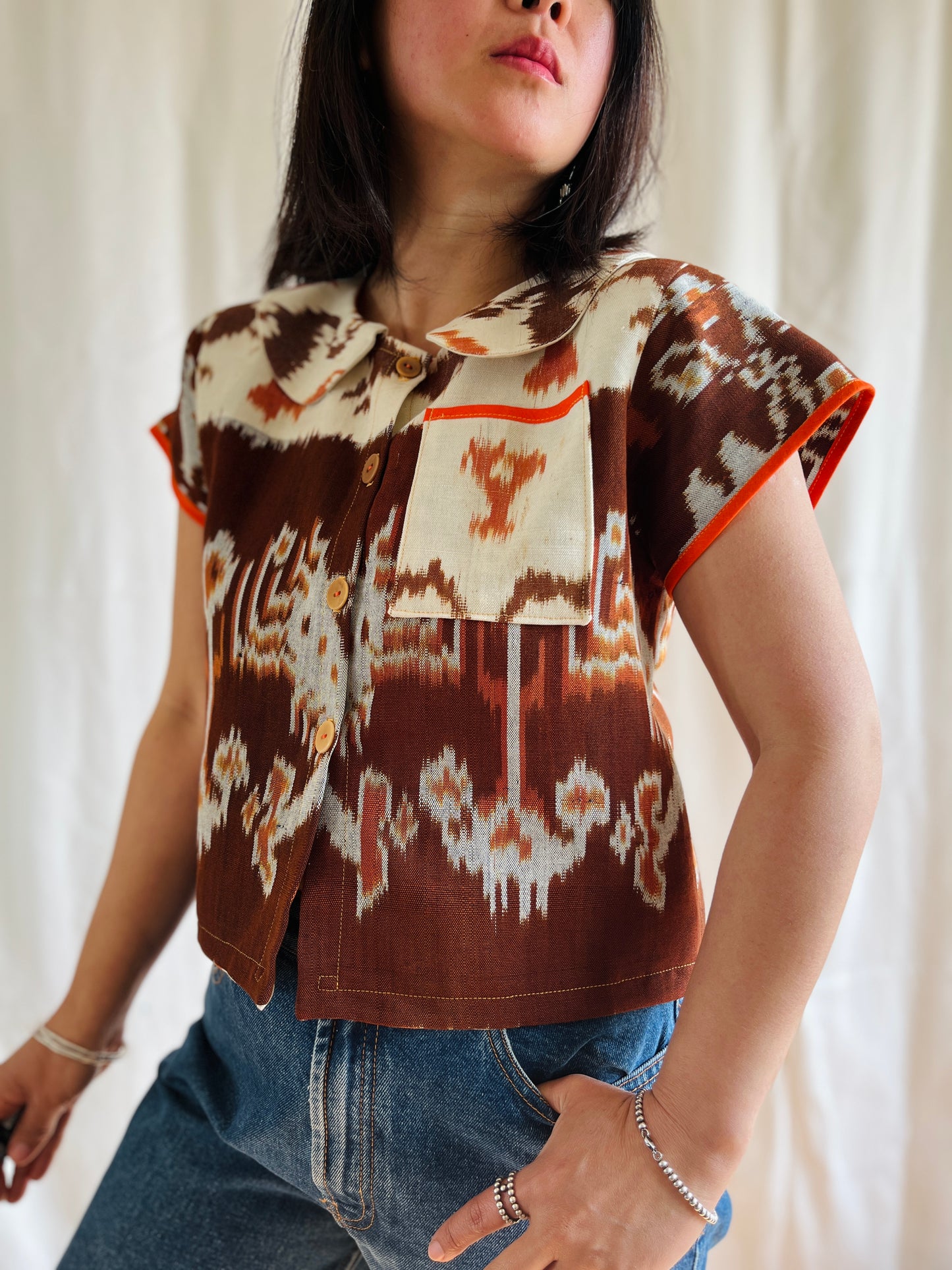 Vintage Ikat turns round collar cropped shirt