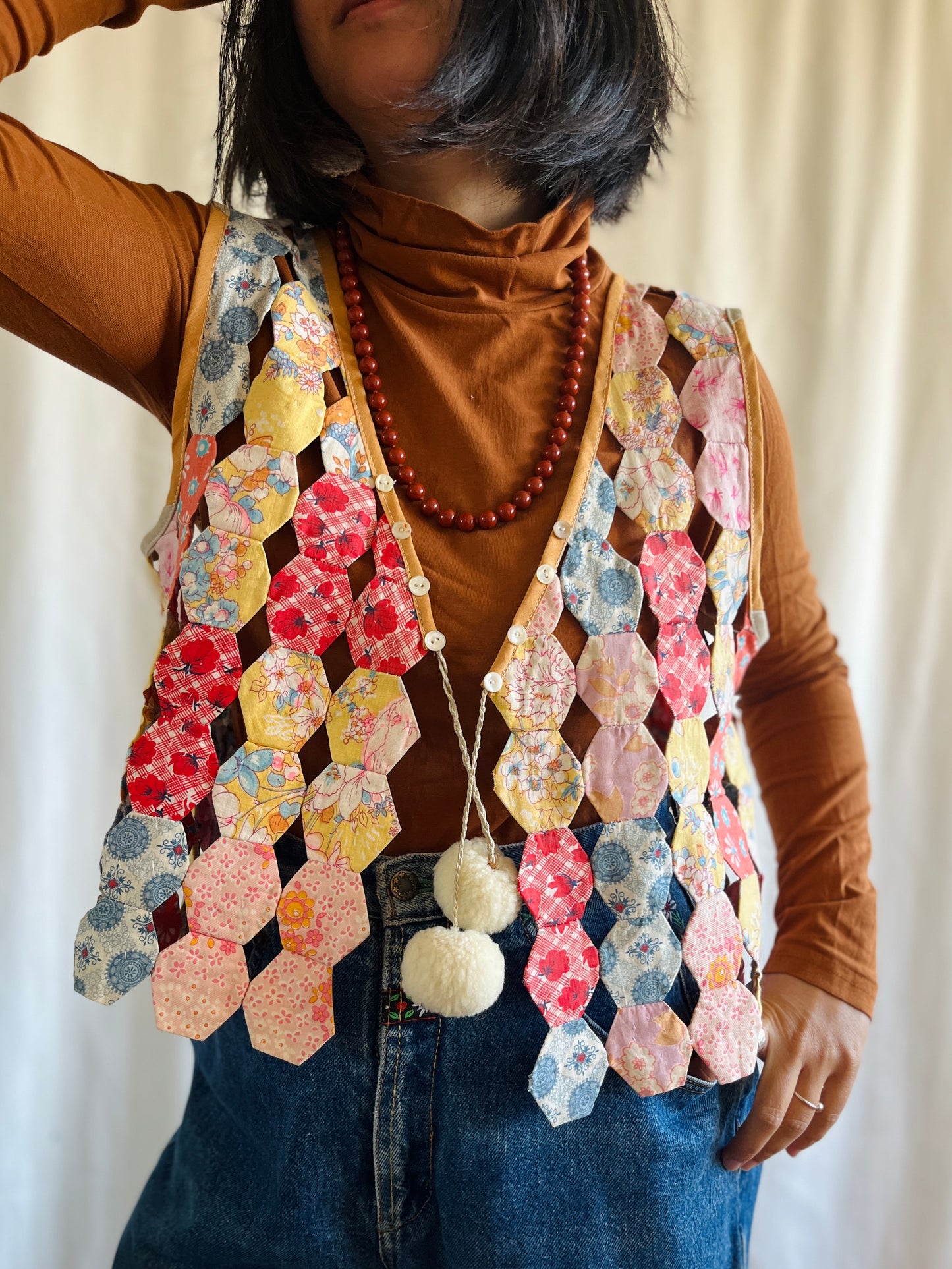 👒 Hollow hexagon patchwork waistcoat