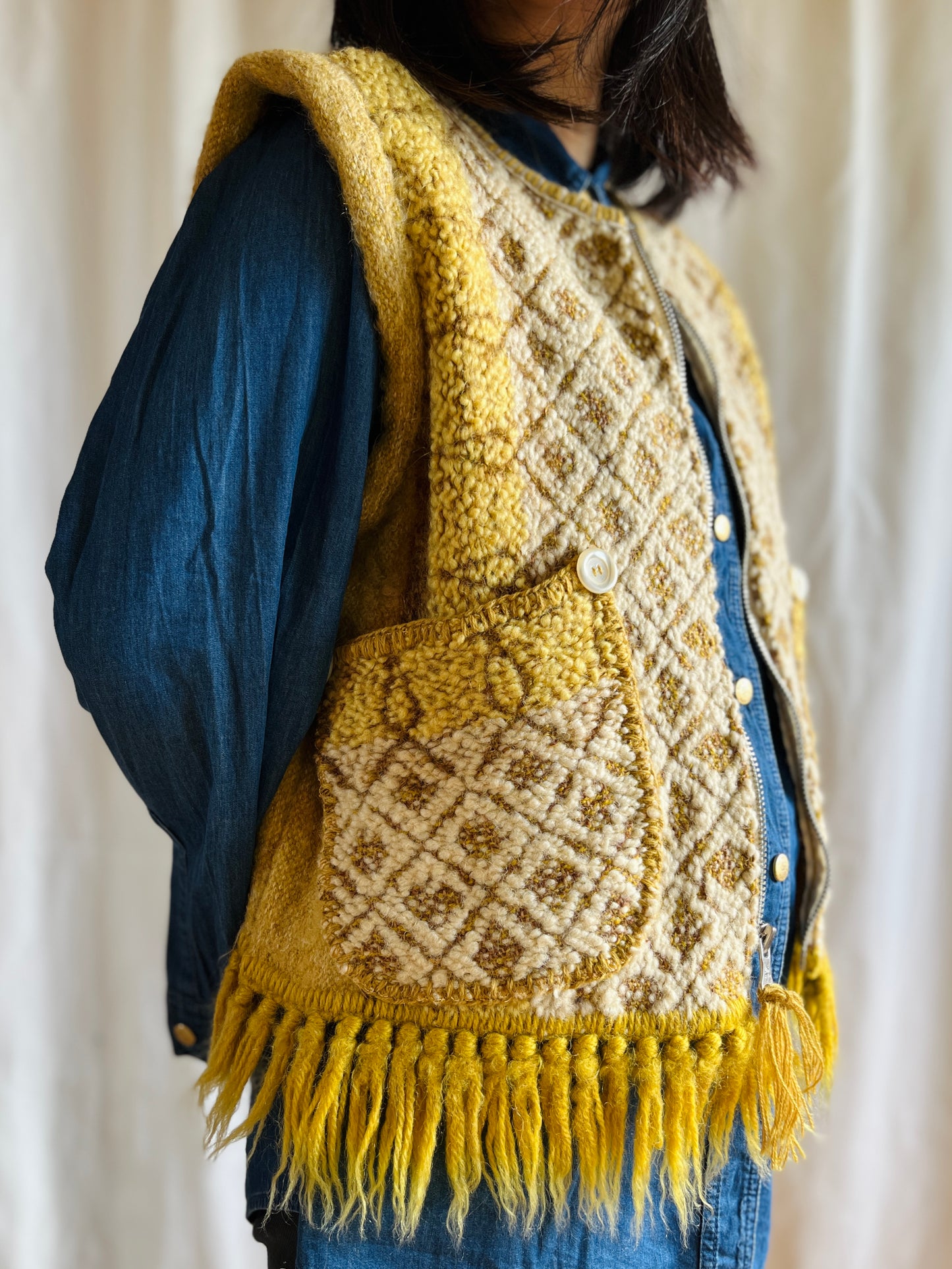 Marino handmade rug turns zipper waistcoat