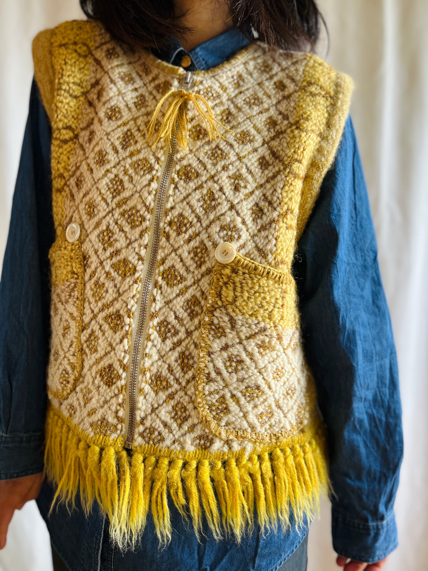 Marino handmade rug turns zipper waistcoat