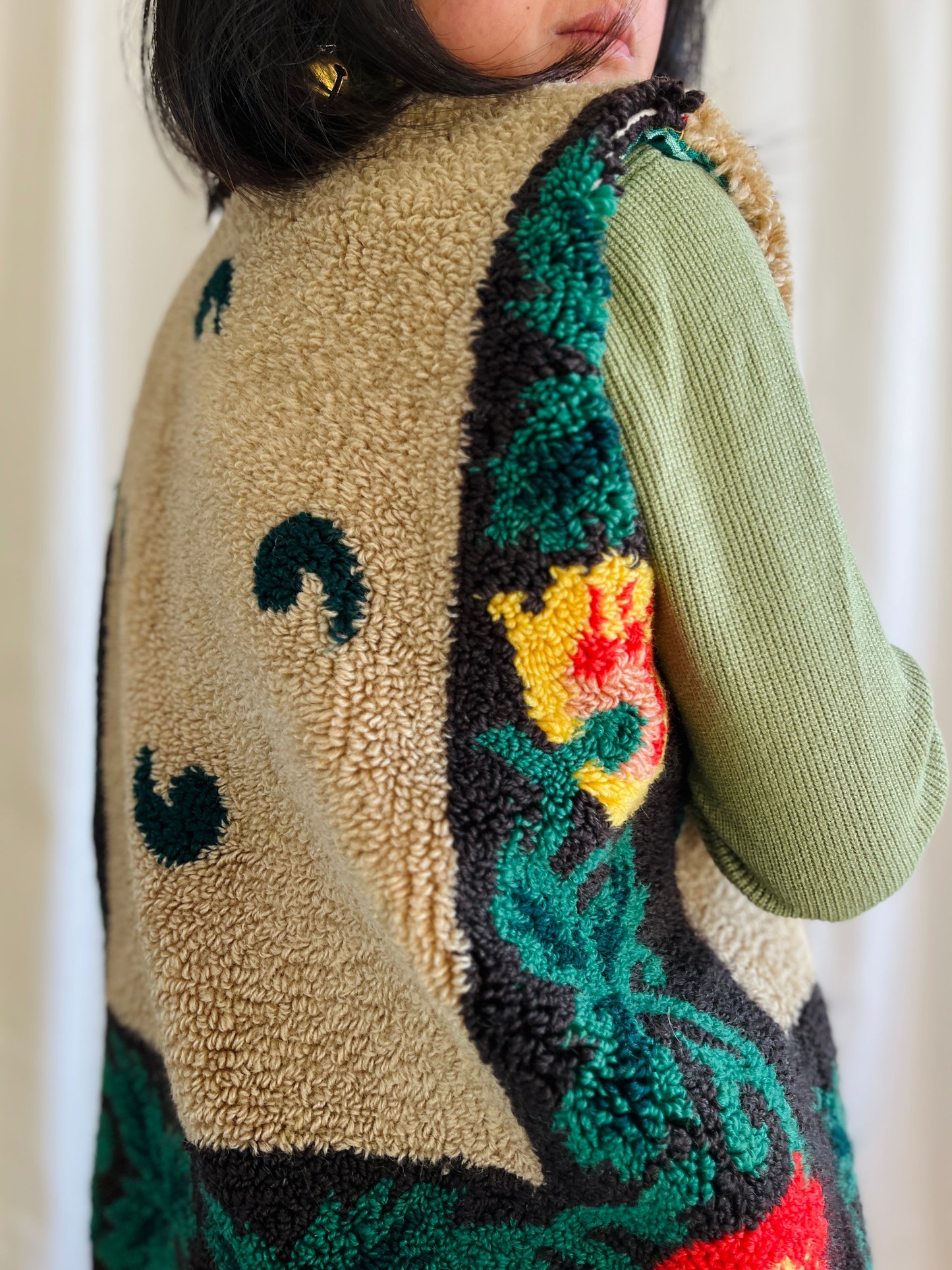 🎴 Handmade wool rug waistcoat