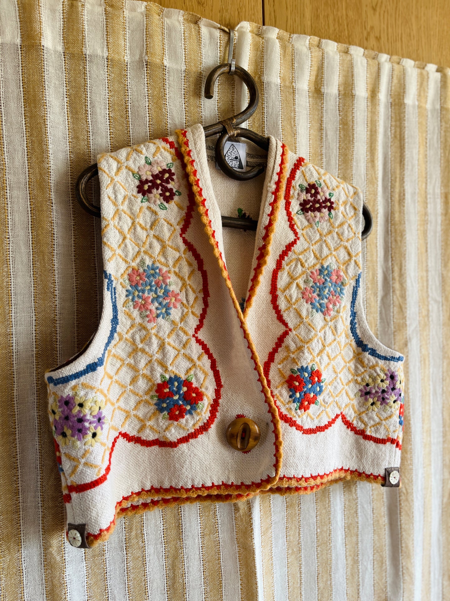 Antique flower gilet