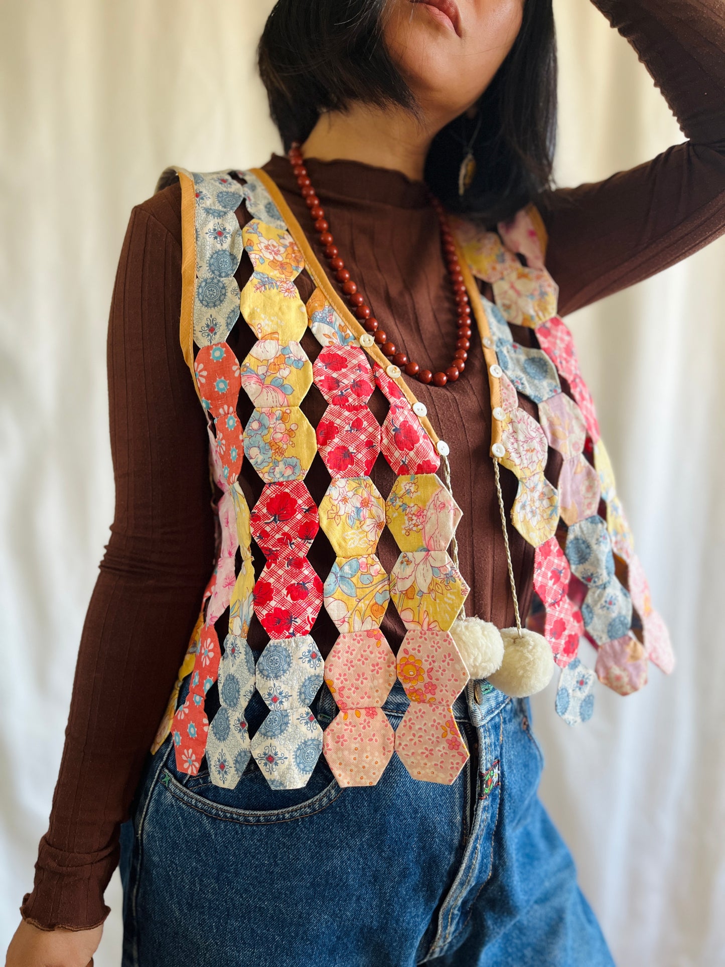 👒 Hollow hexagon patchwork waistcoat