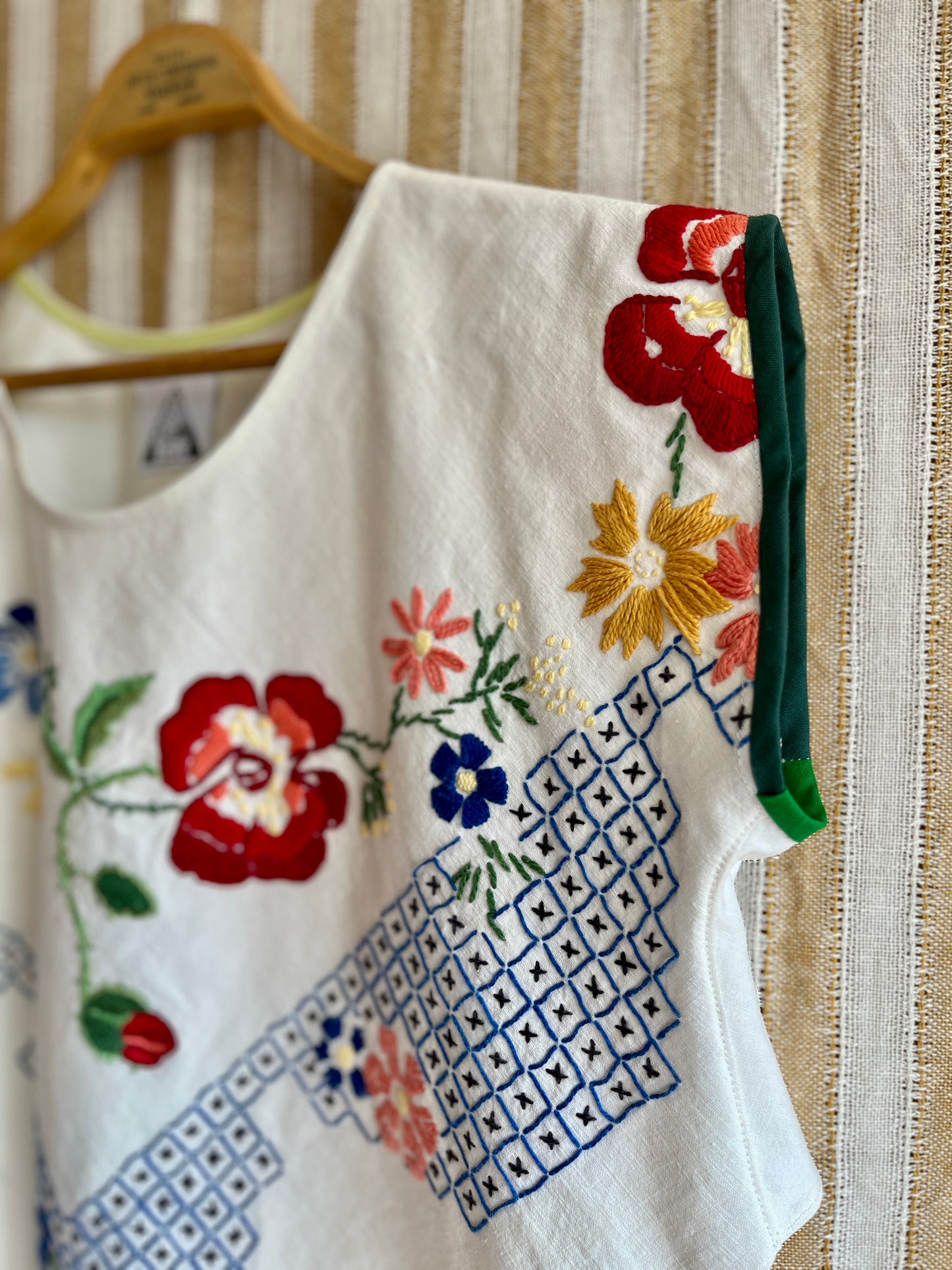 Diamond Top - Summer floral basket and tiles