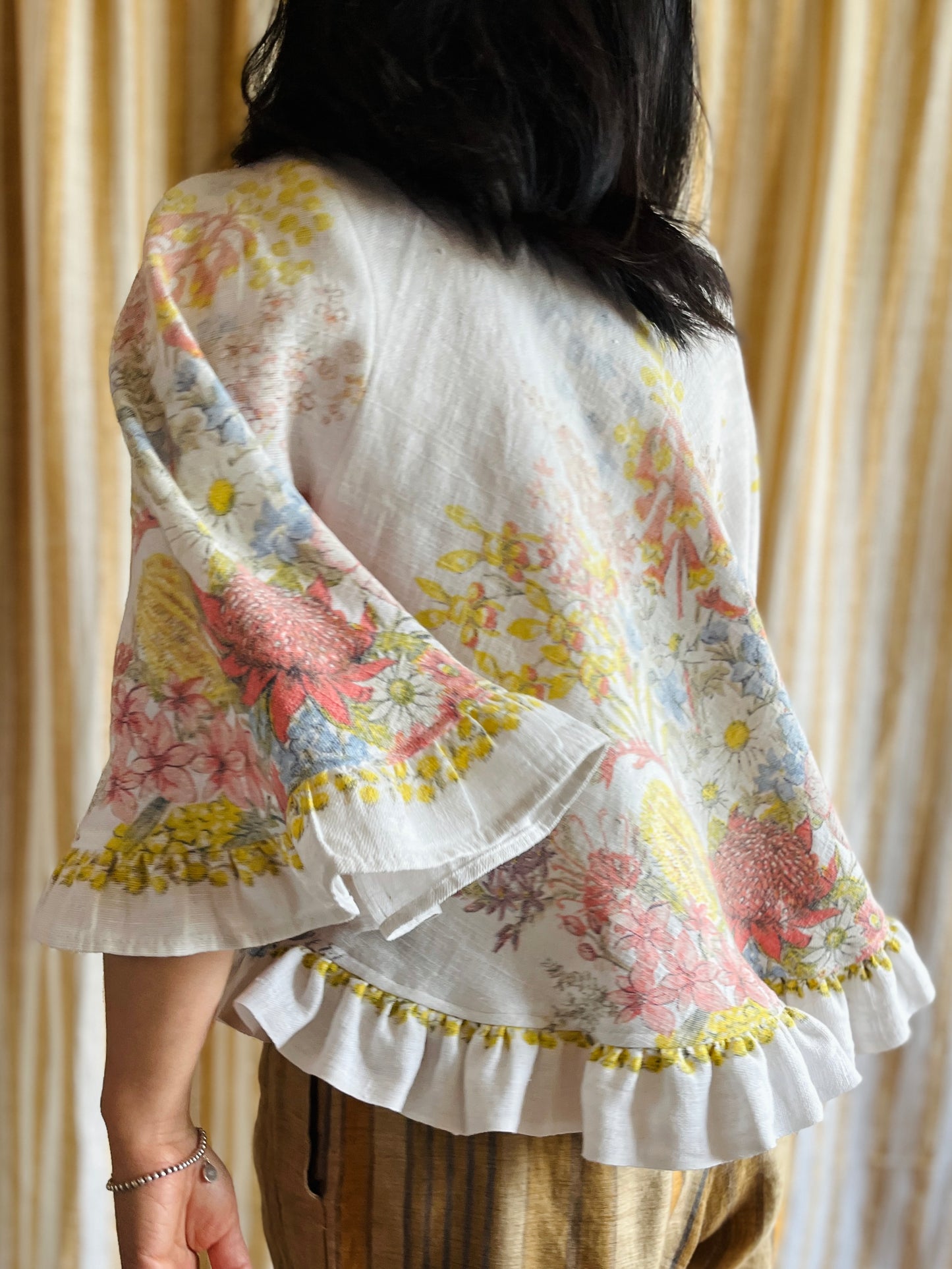 Circular and diagonal cut linen blouse