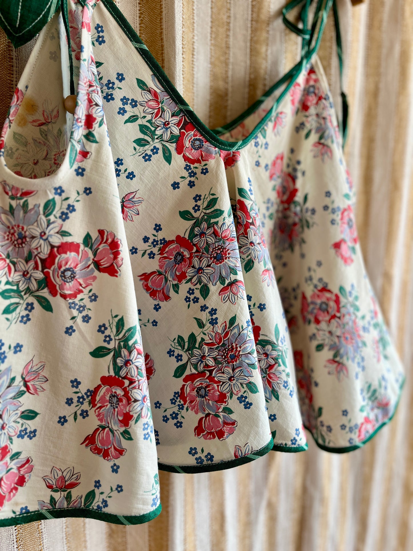 Circular tablecloth top - vintage floral print