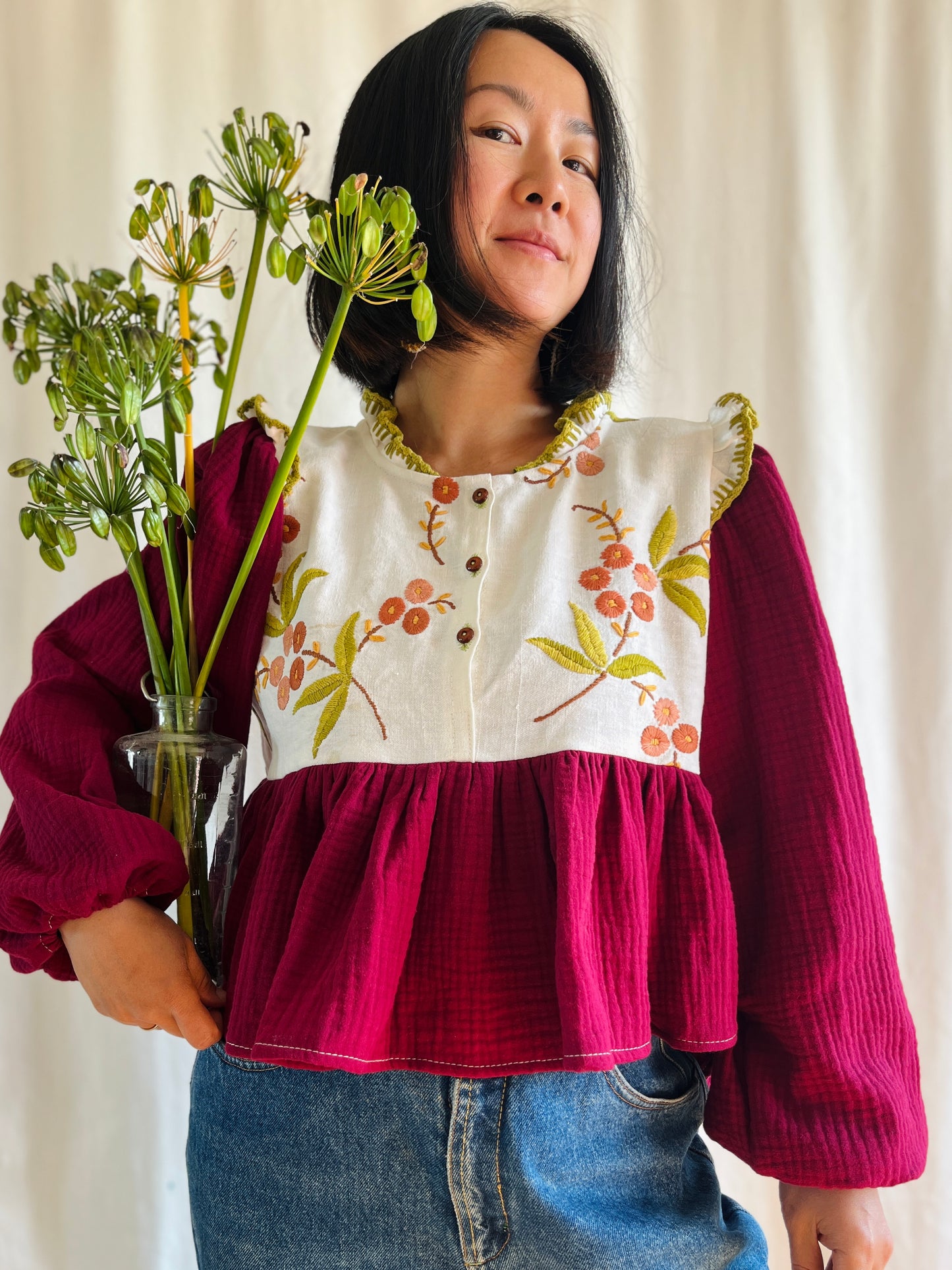 👒 Antique floral embroidery raw linen tunic