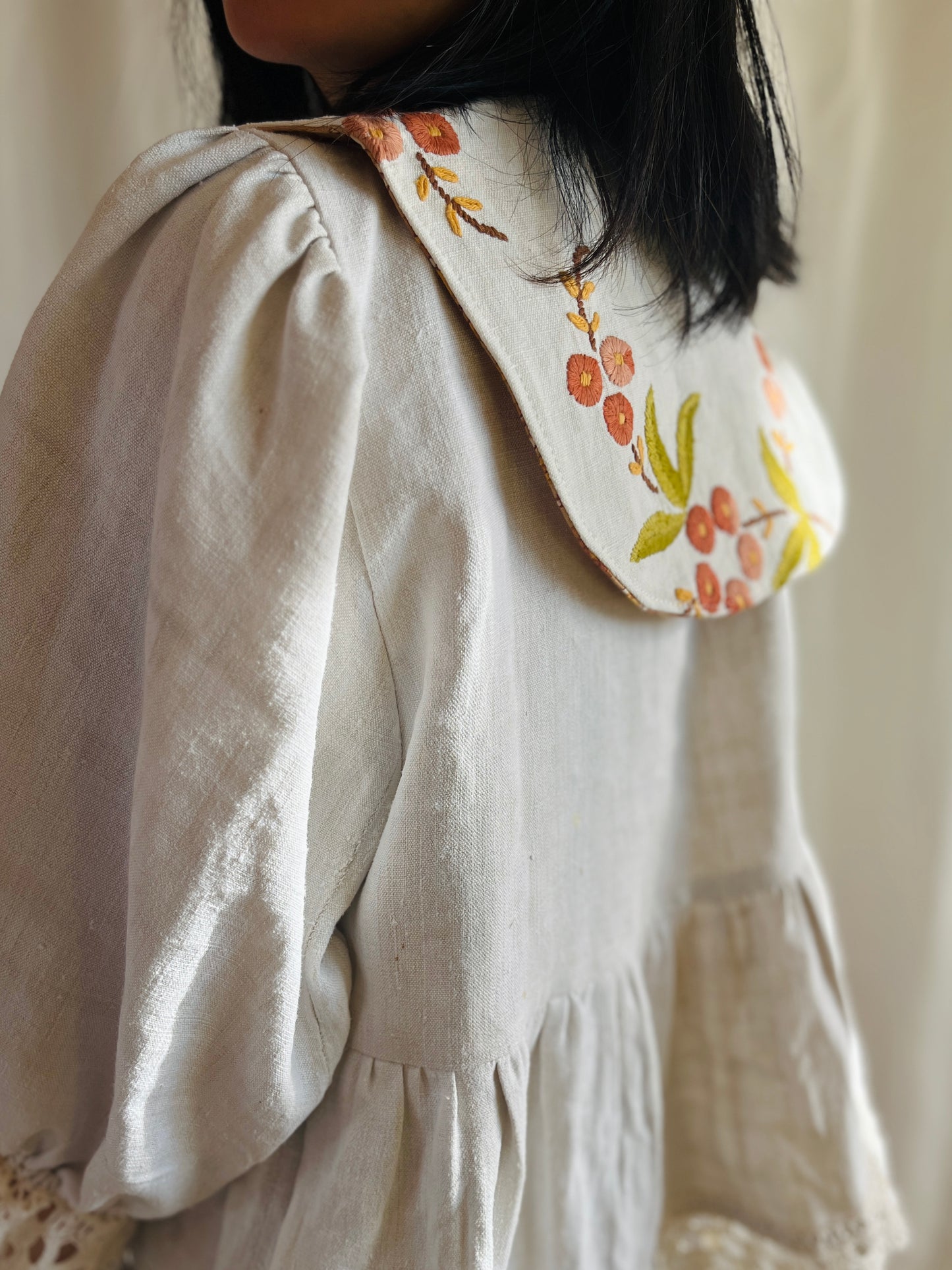 Hand embroidery collar / detachable babydoll style decorative bib