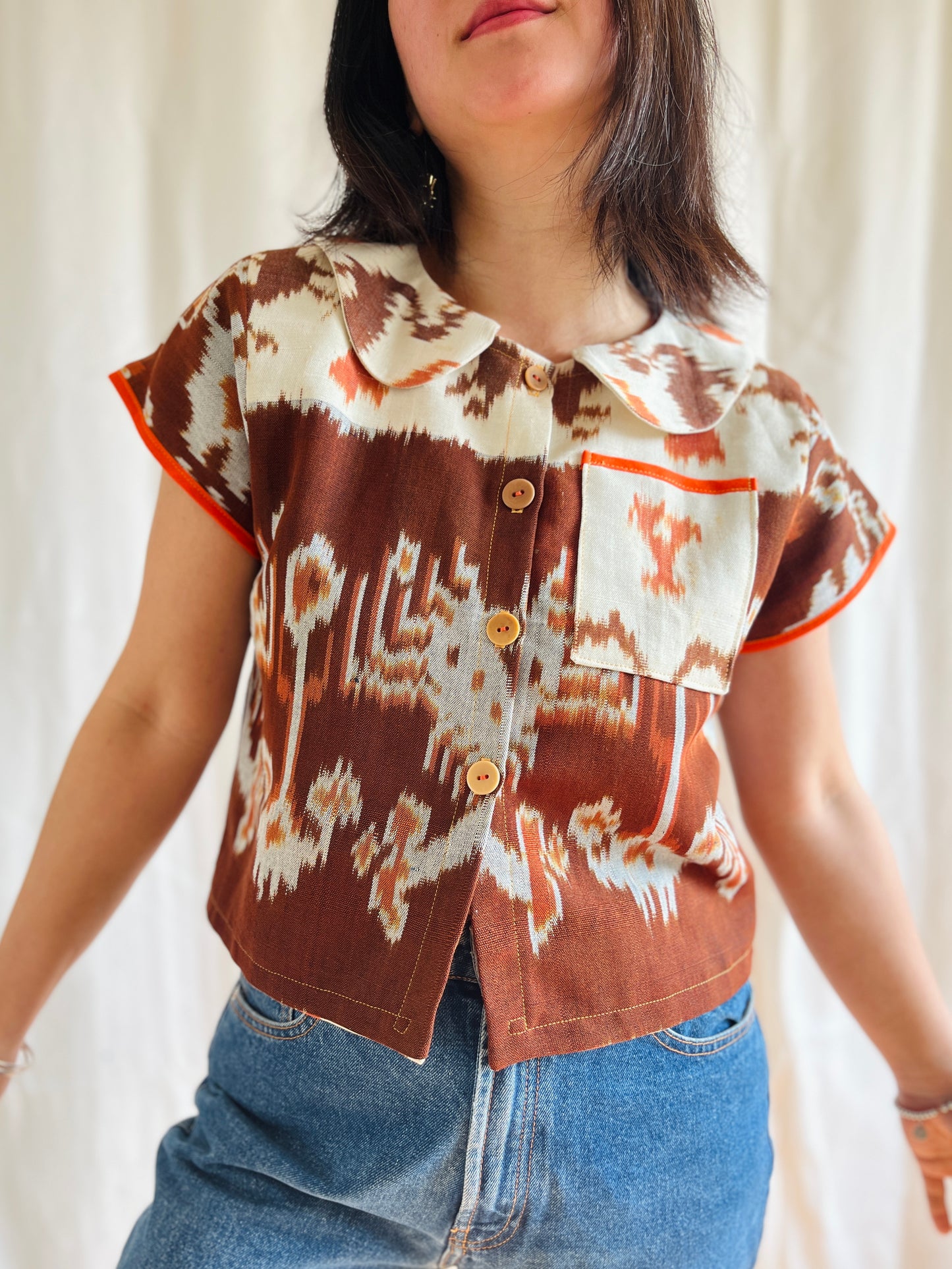 Vintage Ikat turns round collar cropped shirt