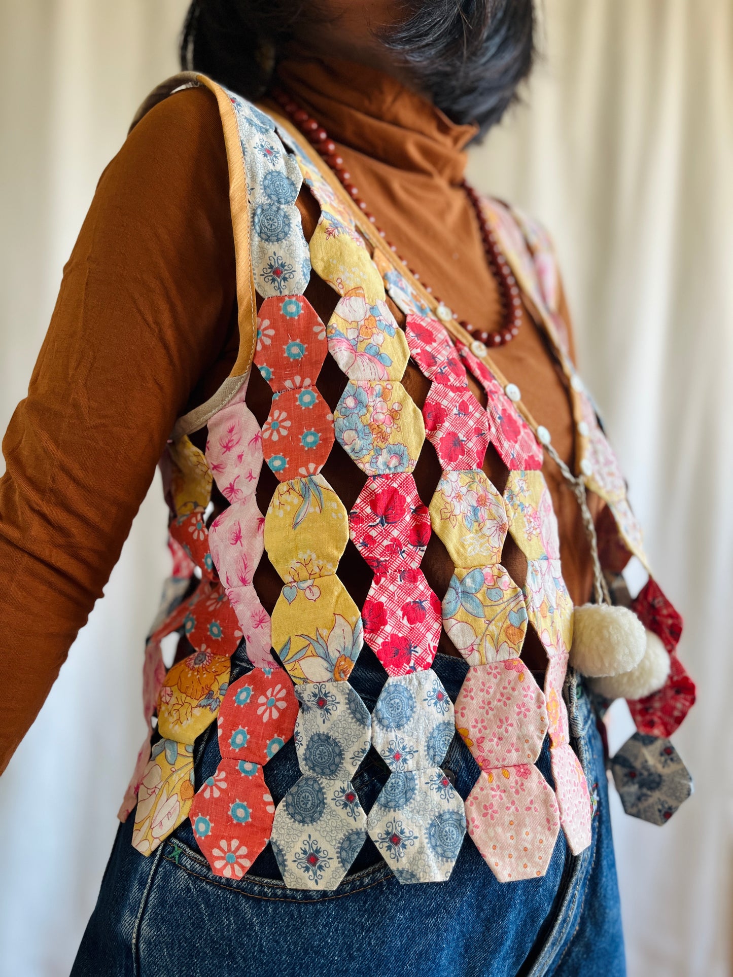 👒 Hollow hexagon patchwork waistcoat