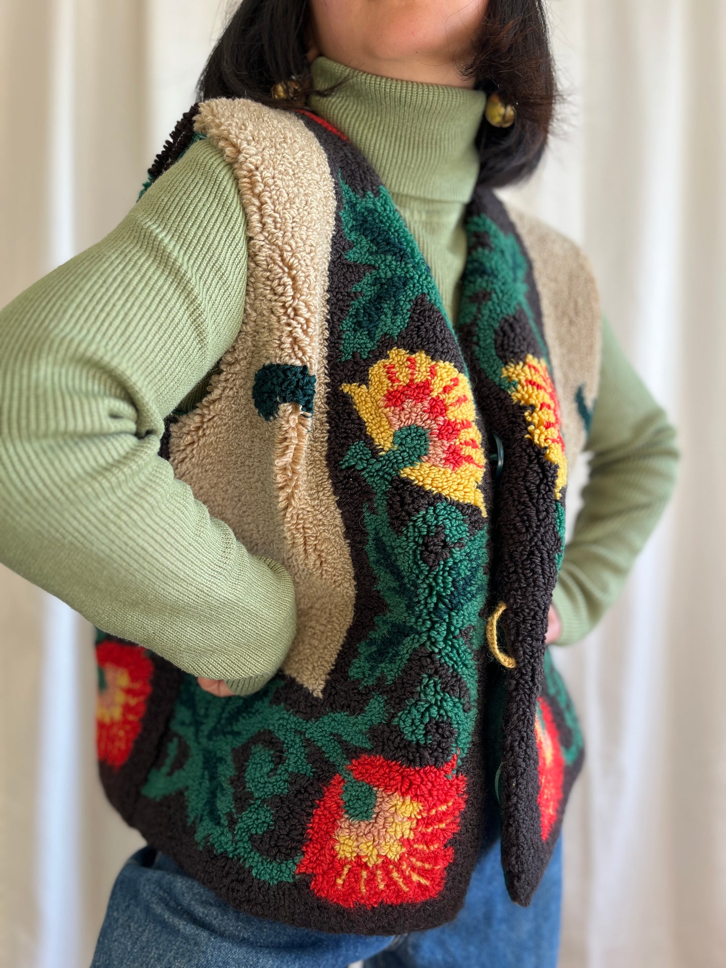 🎴 Handmade wool rug waistcoat