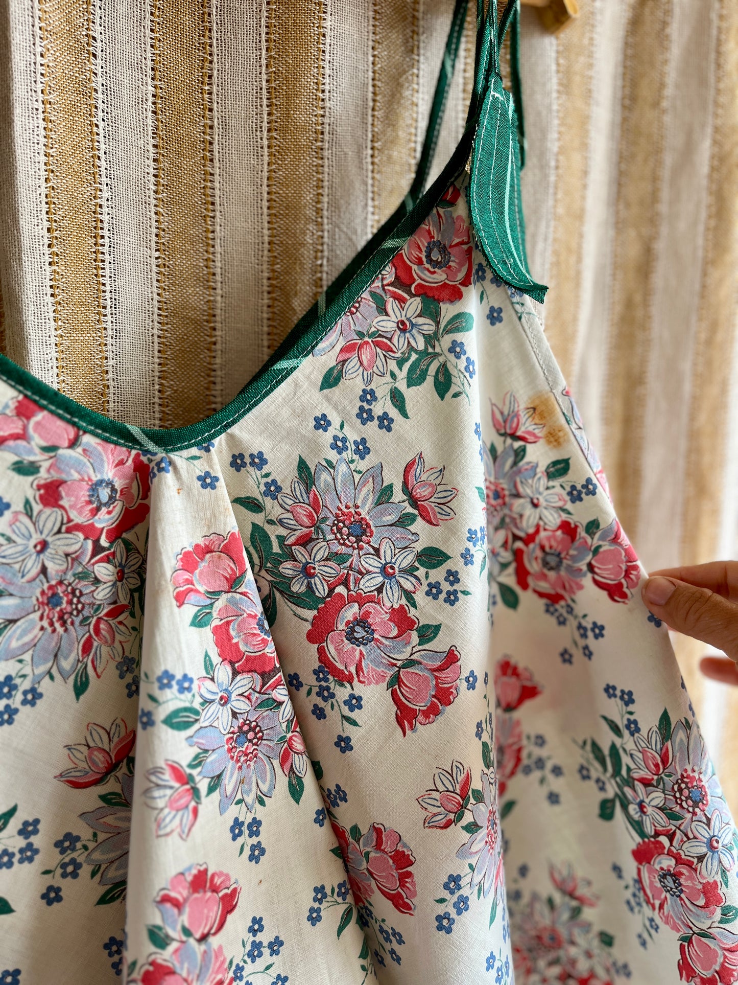 Circular tablecloth top - vintage floral print