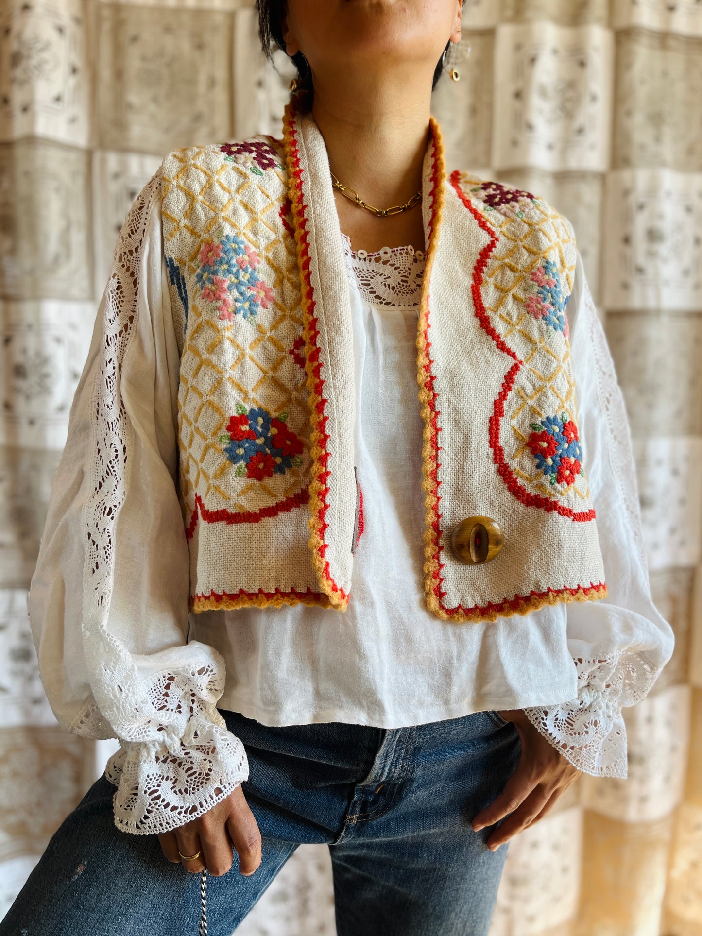 Antique flower gilet