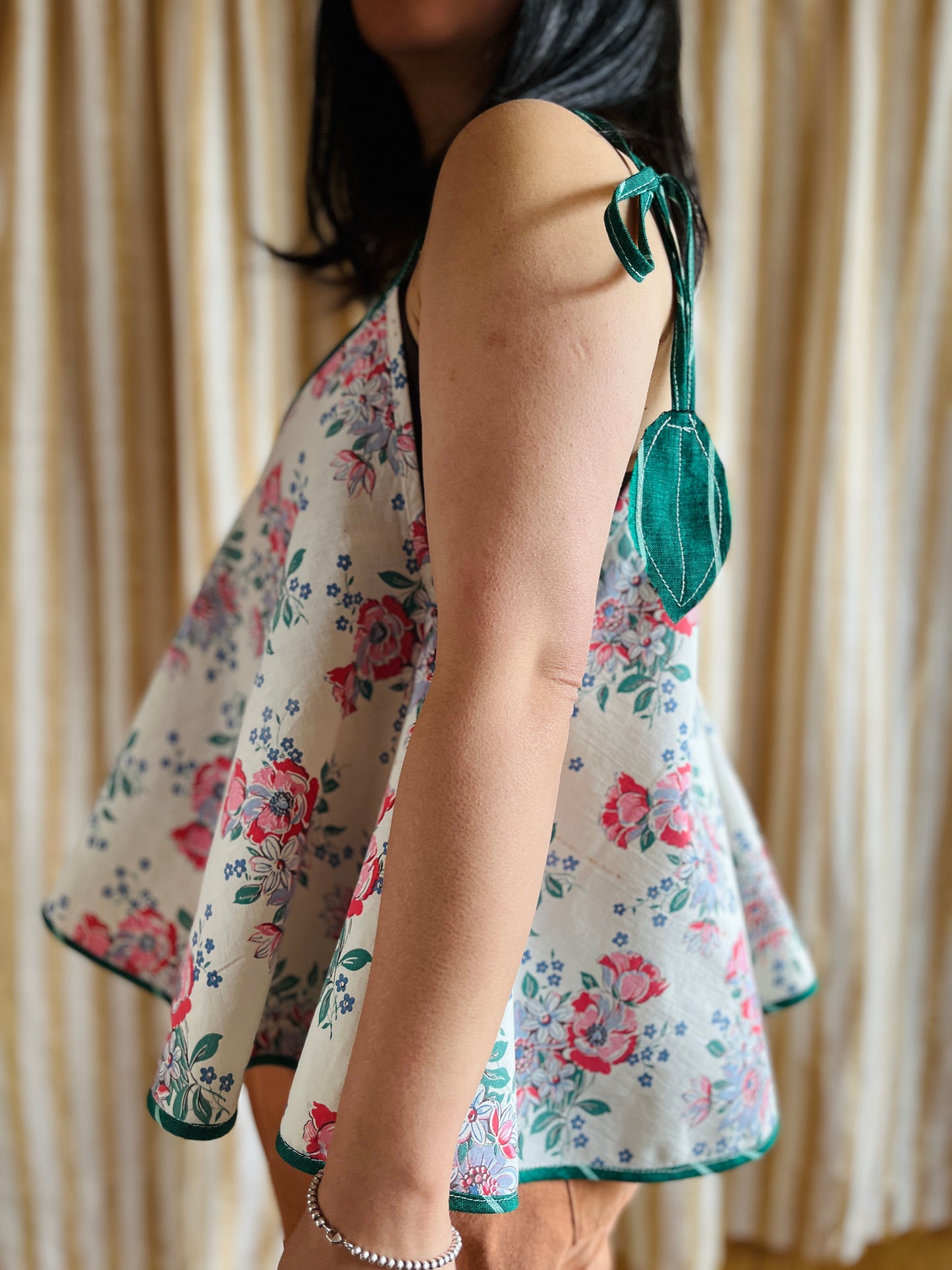 Circular tablecloth top - vintage floral print