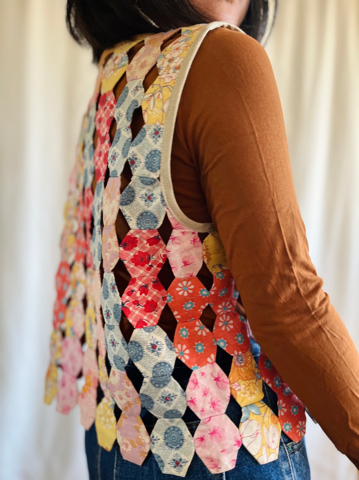 👒 Hollow hexagon patchwork waistcoat