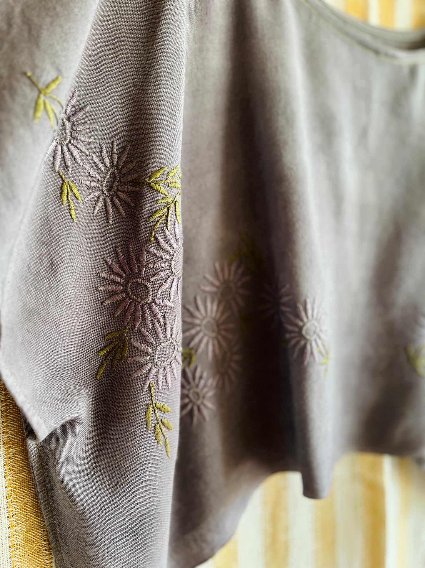 Square circle draped tee - Grey floral