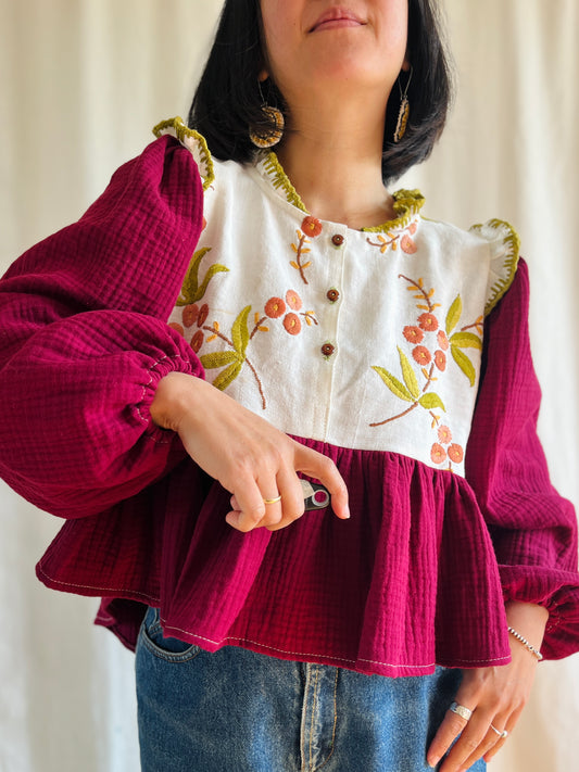 👒 Antique floral embroidery raw linen tunic