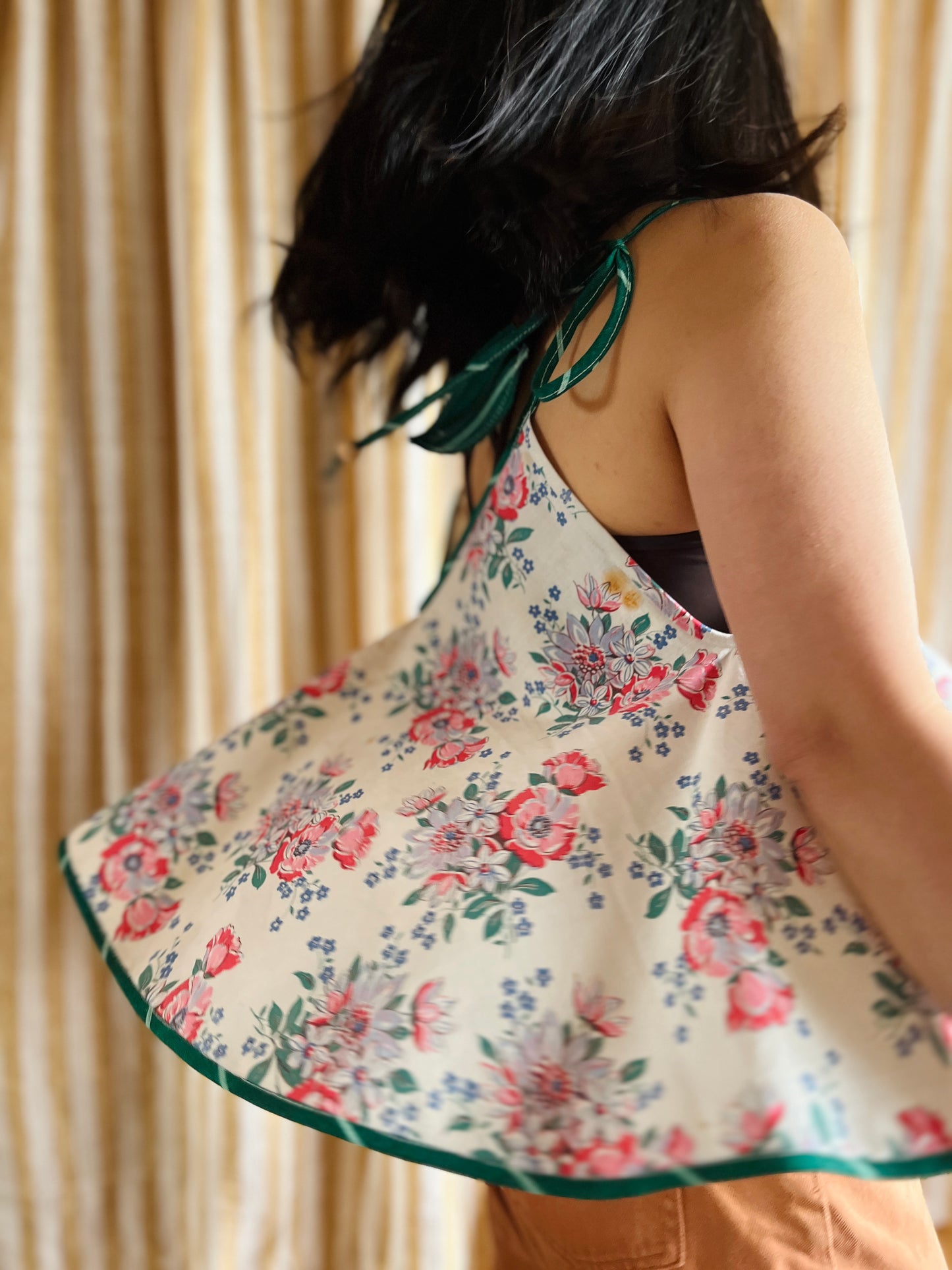 Circular tablecloth top - vintage floral print