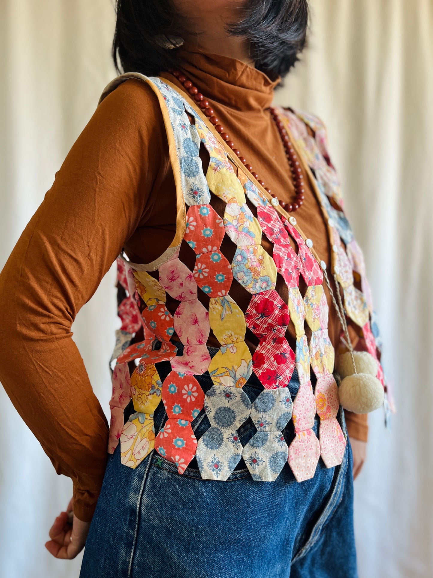 👒 Hollow hexagon patchwork waistcoat