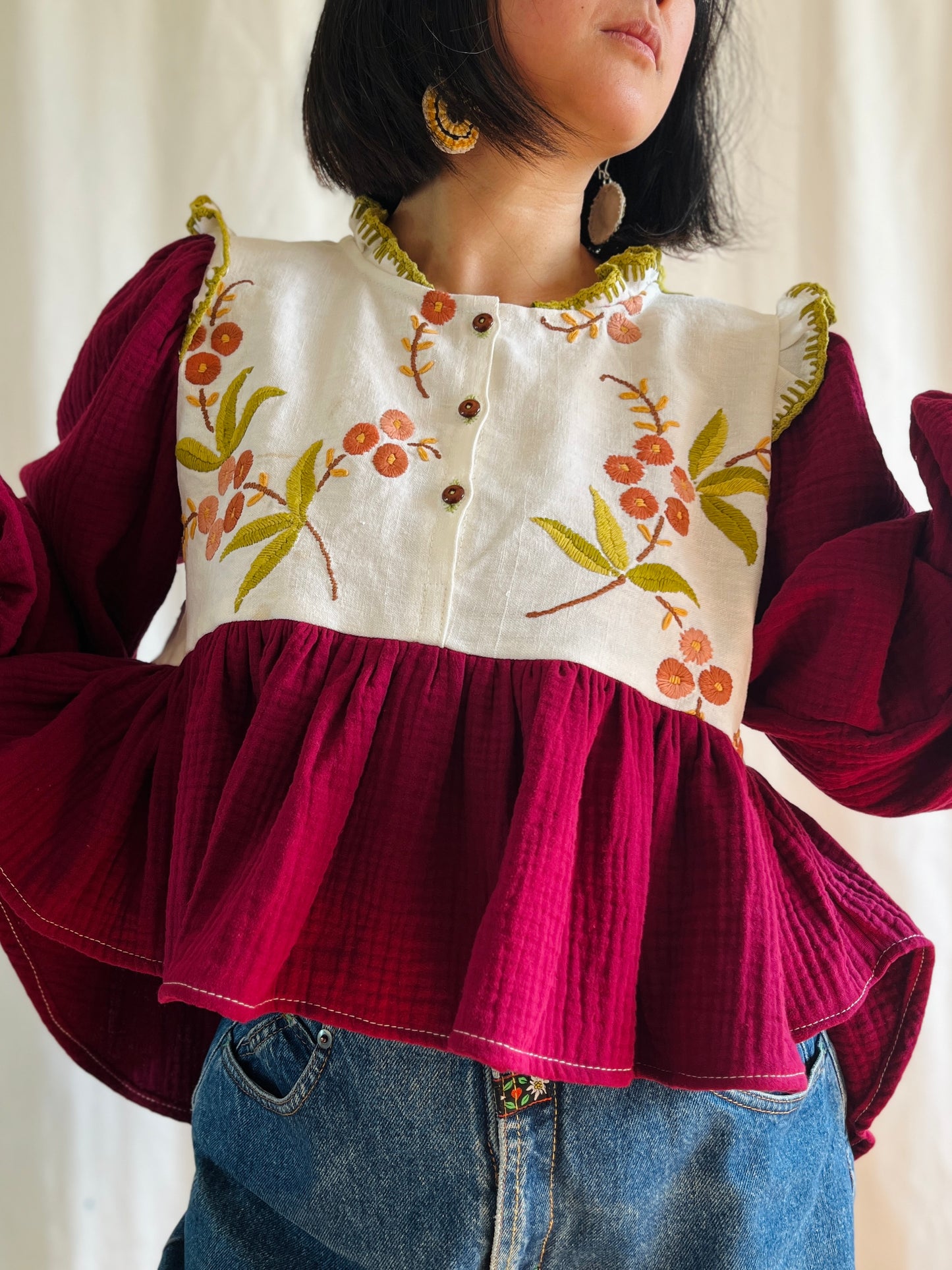 👒 Antique floral embroidery raw linen tunic