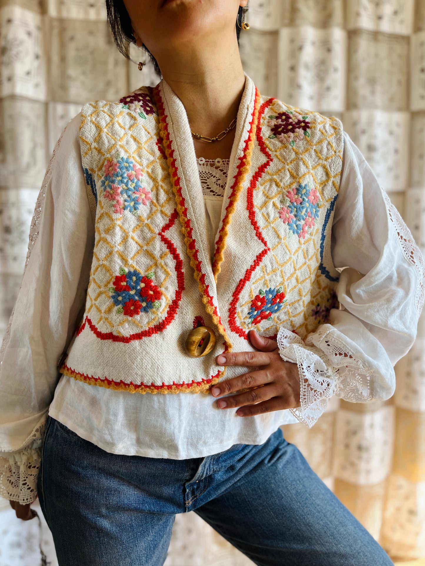 Antique flower gilet