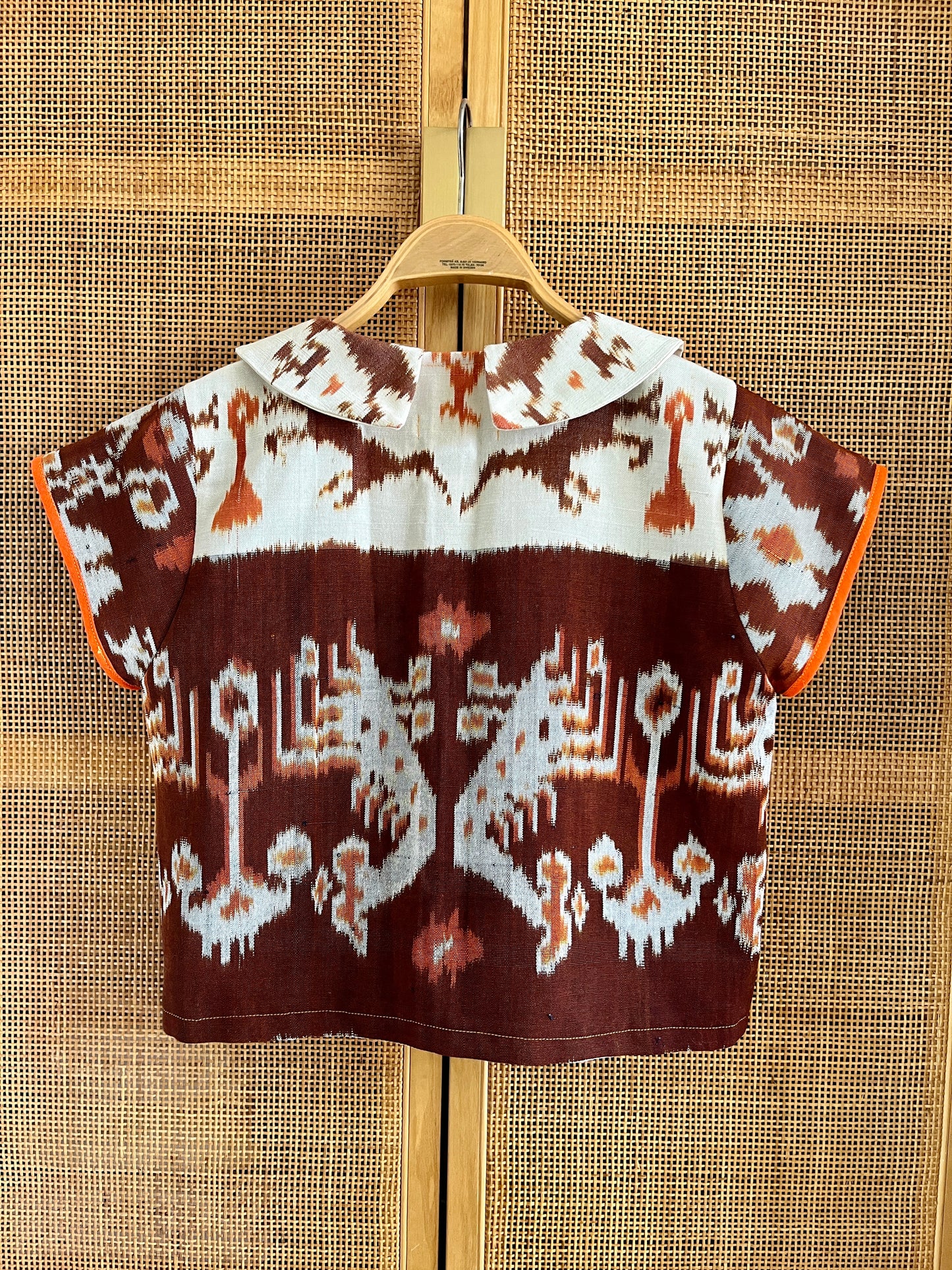 Vintage Ikat turns round collar cropped shirt