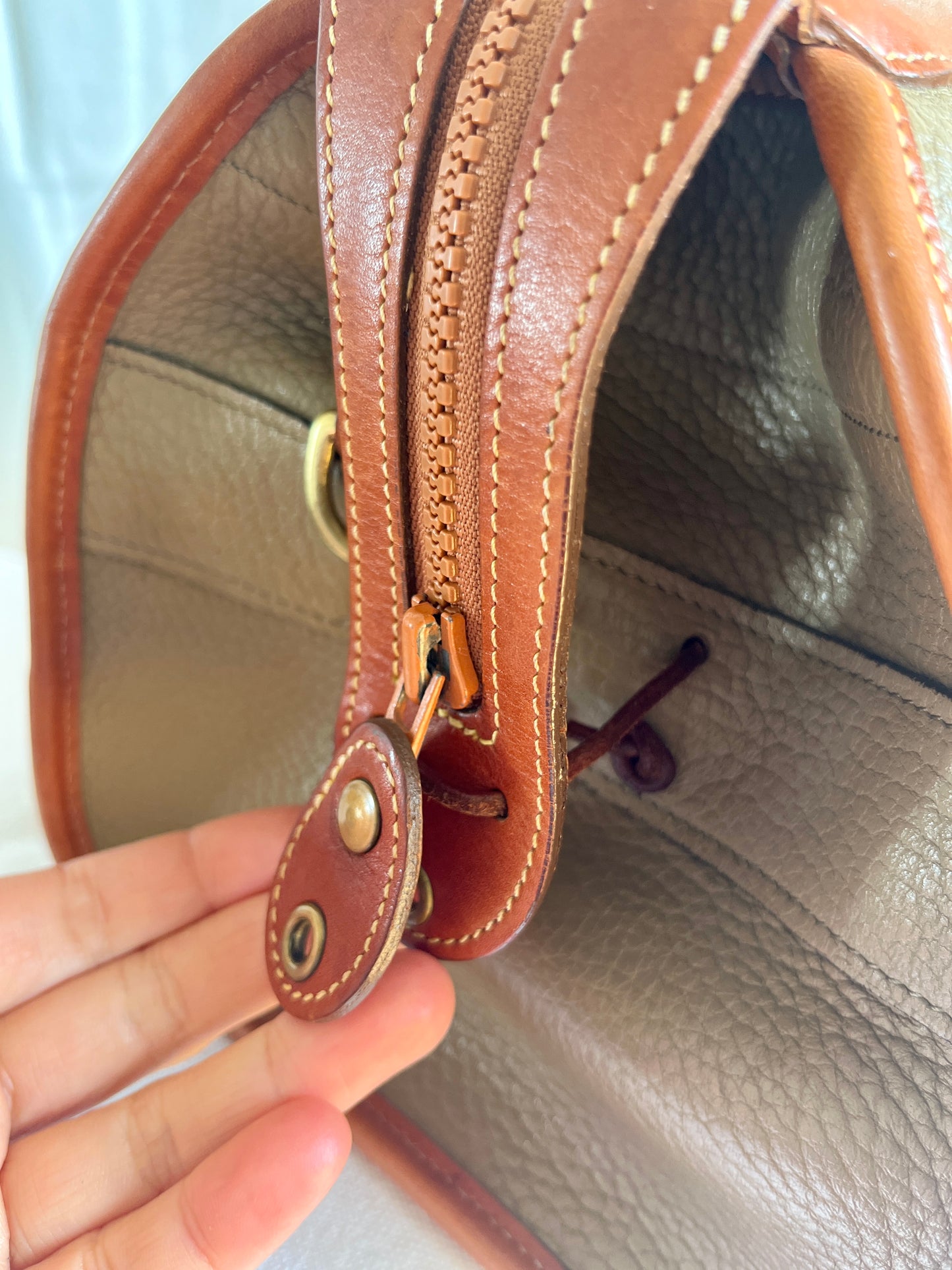 Pre tag Taupe/British Tan Gladstone Doctor's Bag Satchel