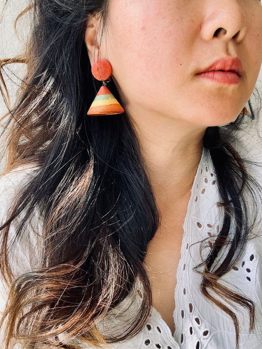 Vintage 90s Festive Classic Hawaii dangle earrings (clip on)