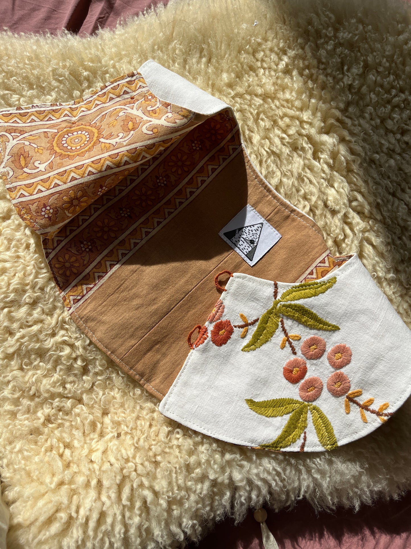 Hand embroidery collar / detachable babydoll style decorative bib