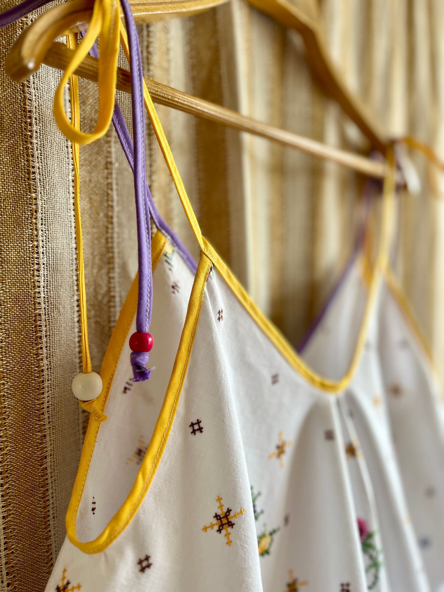 Circular tablecloth top - embroidery floral