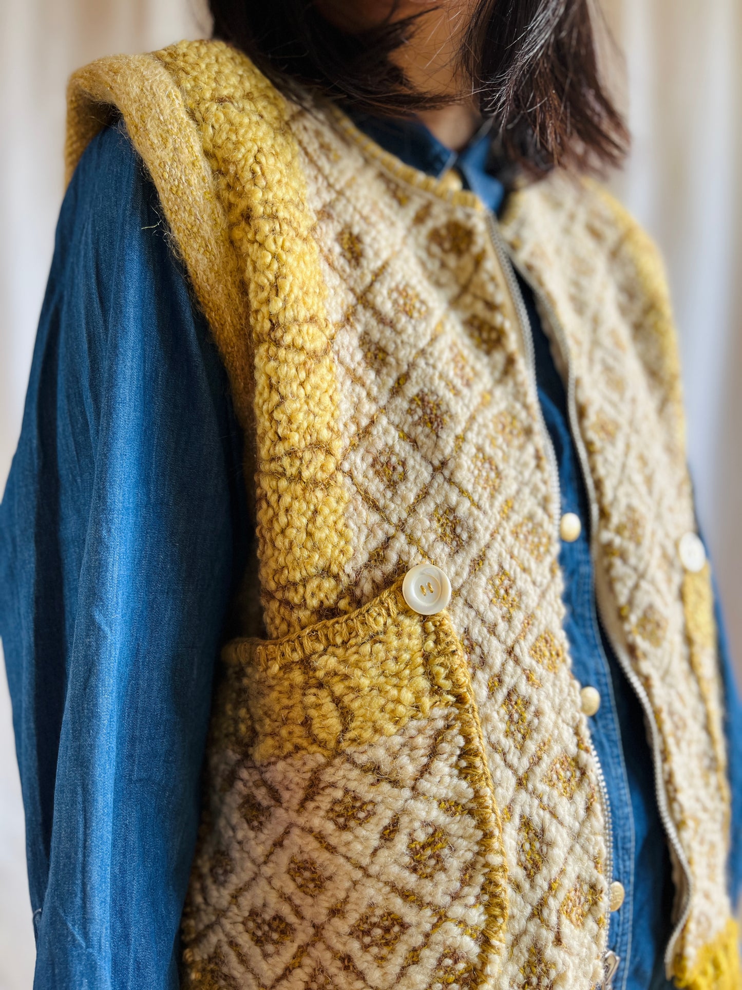 Marino handmade rug turns zipper waistcoat