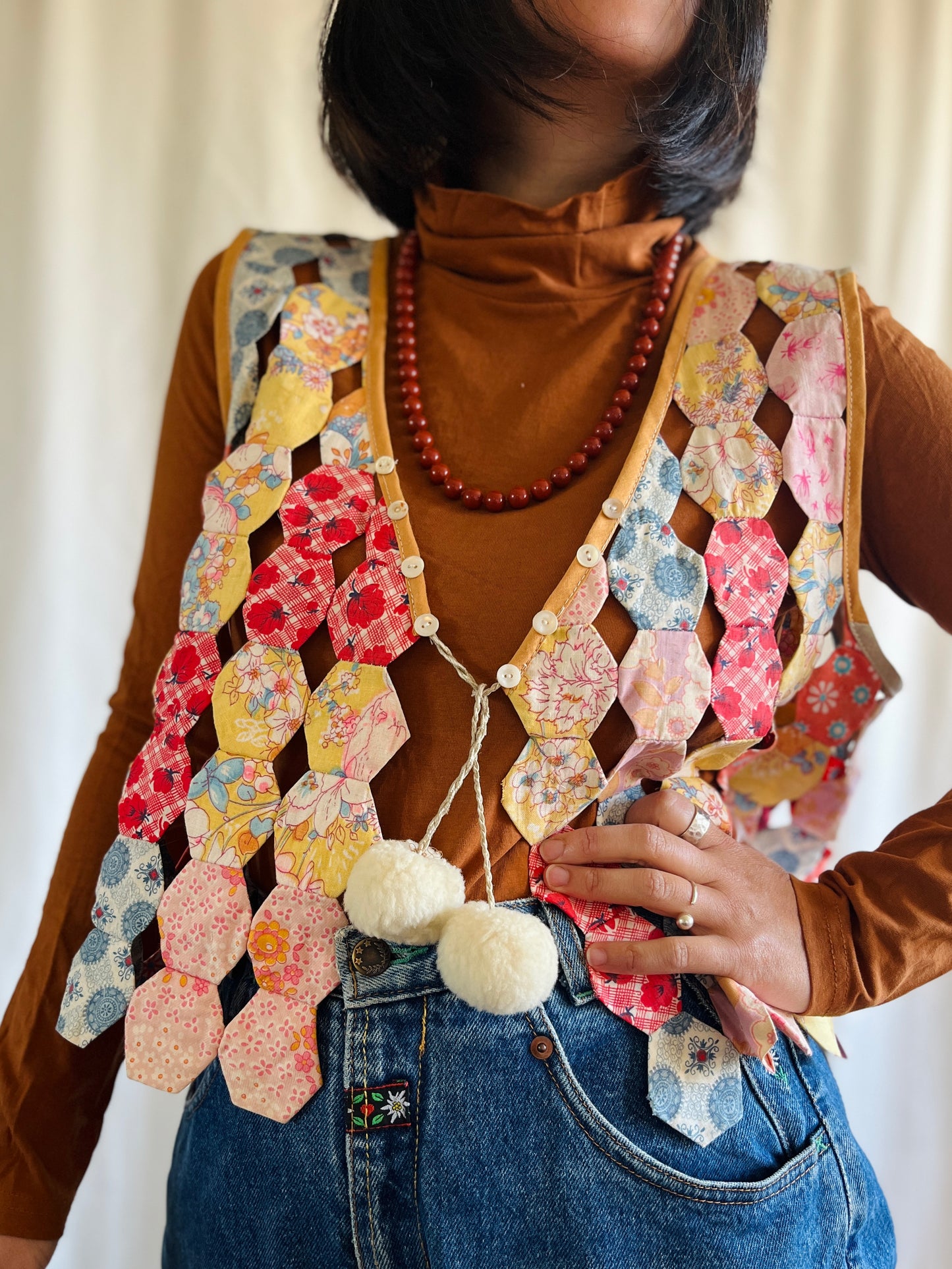 👒 Hollow hexagon patchwork waistcoat