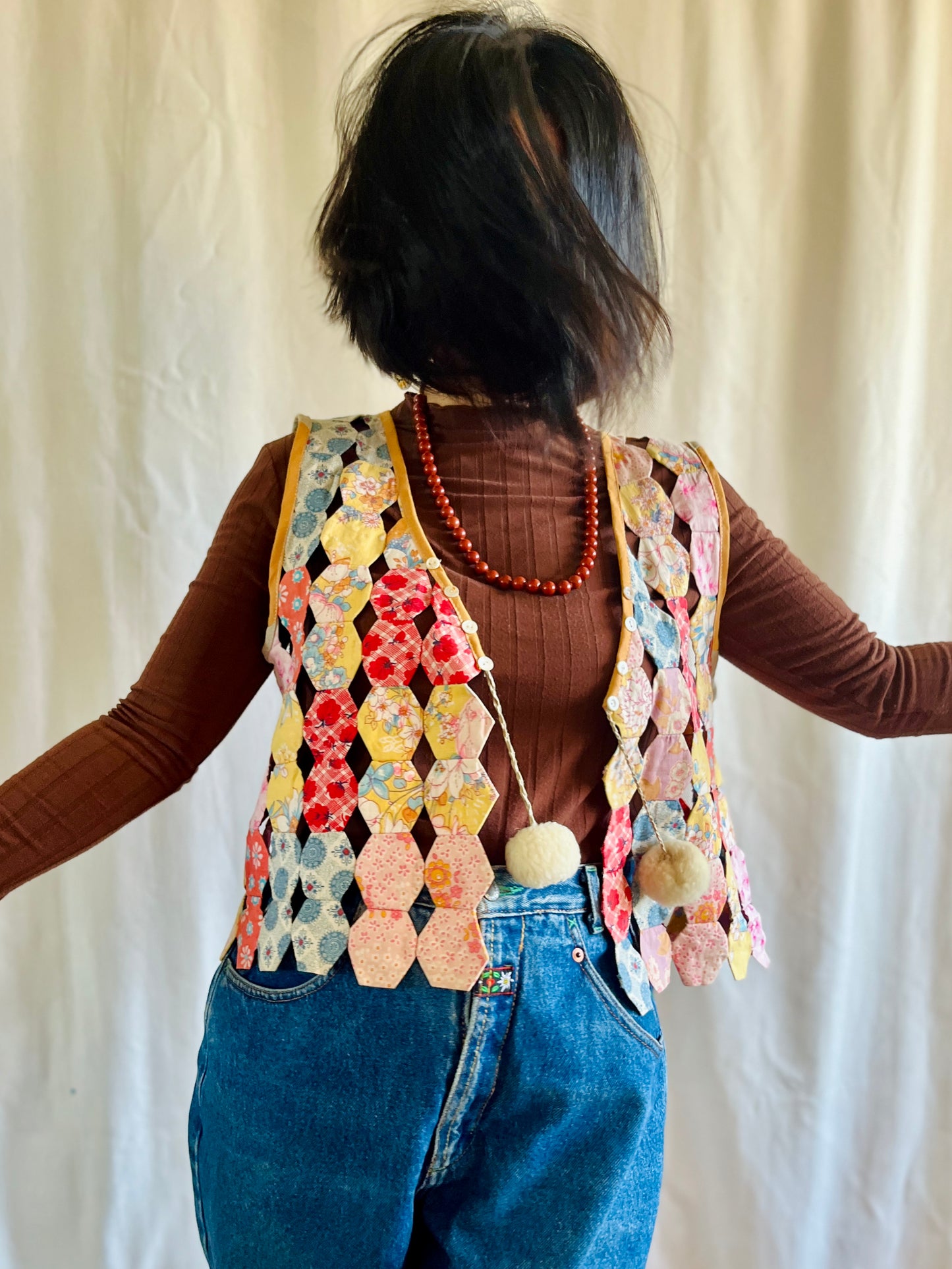 👒 Hollow hexagon patchwork waistcoat