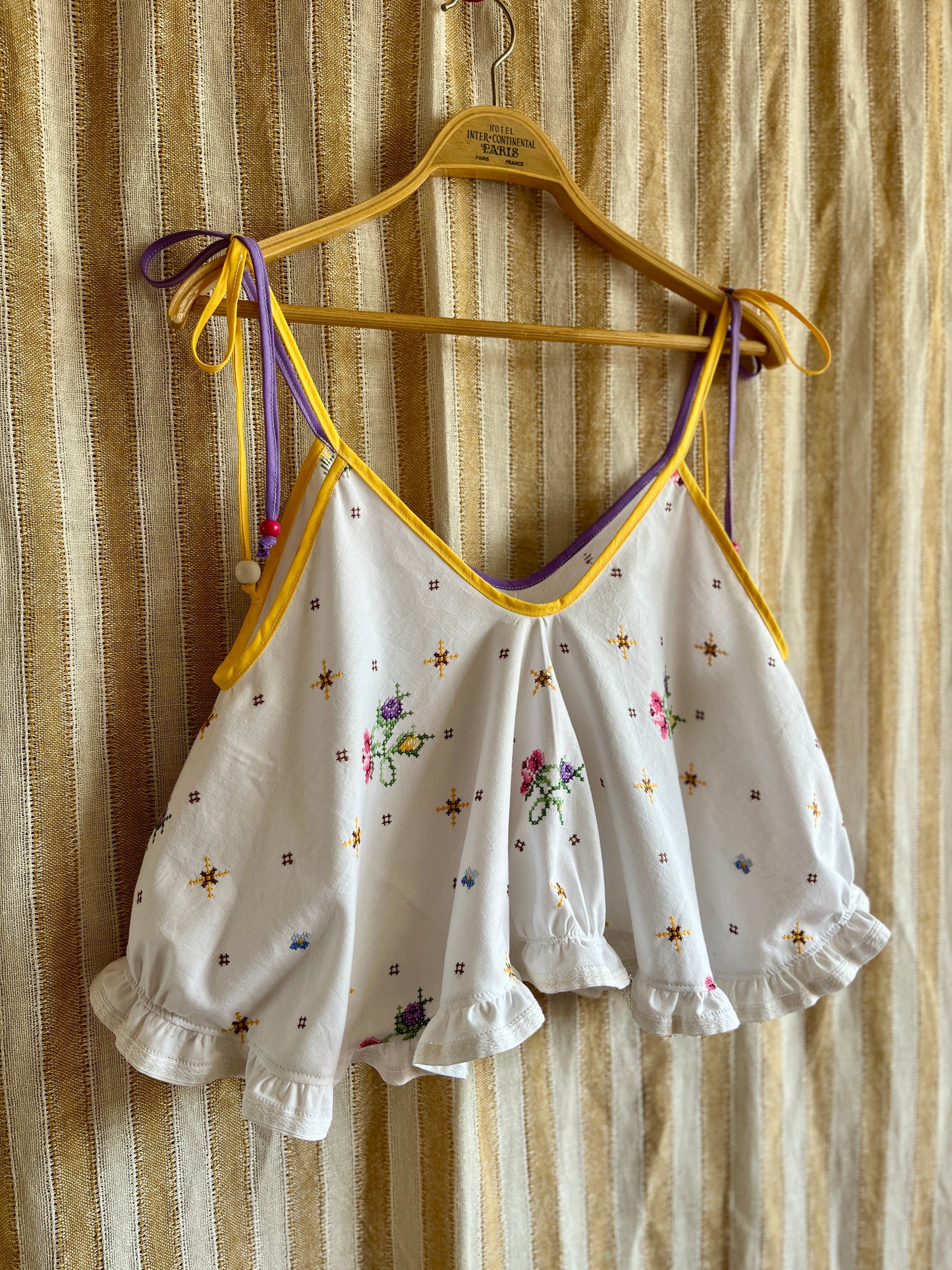 Circular tablecloth top - embroidery floral