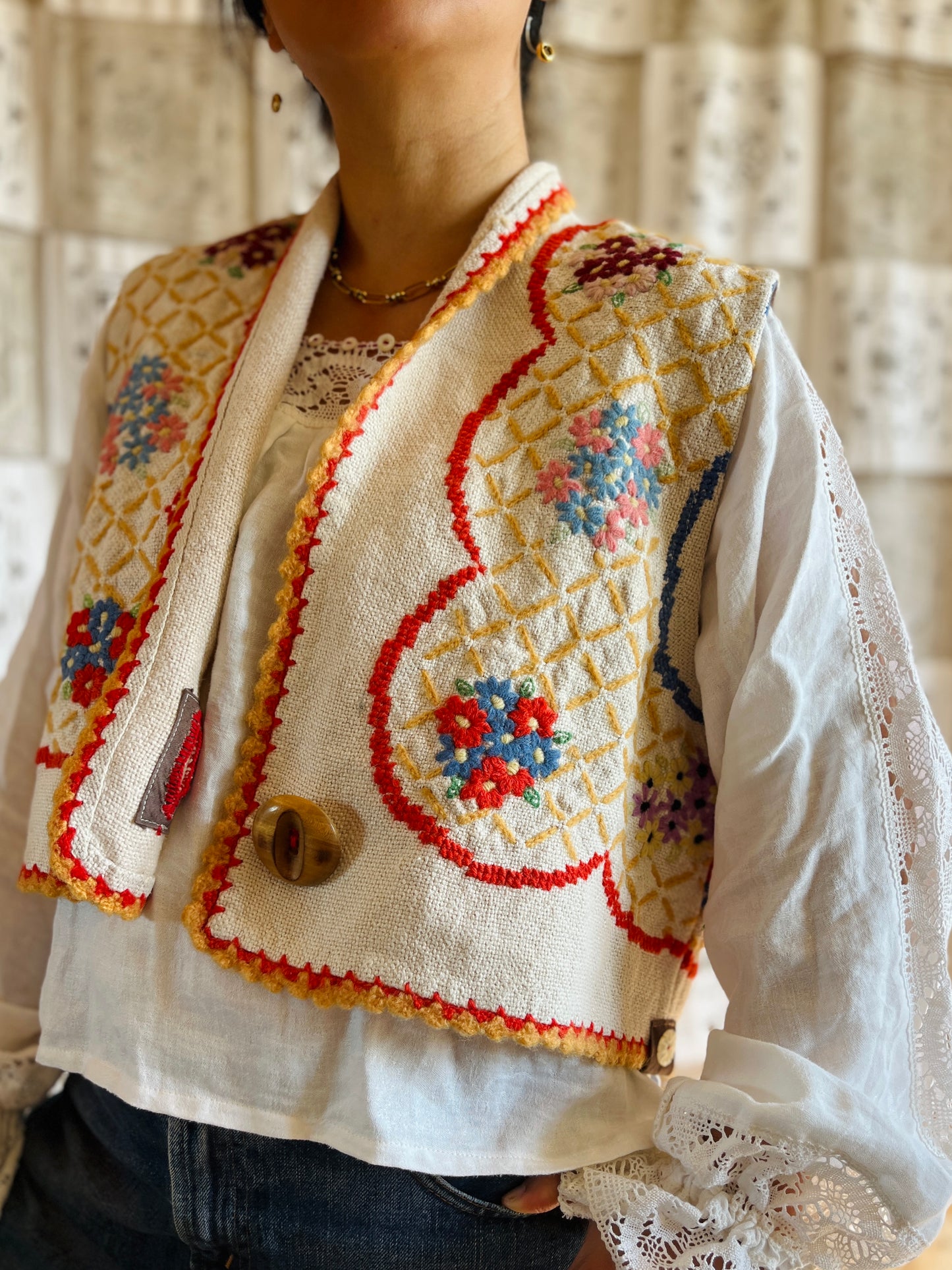Antique flower gilet
