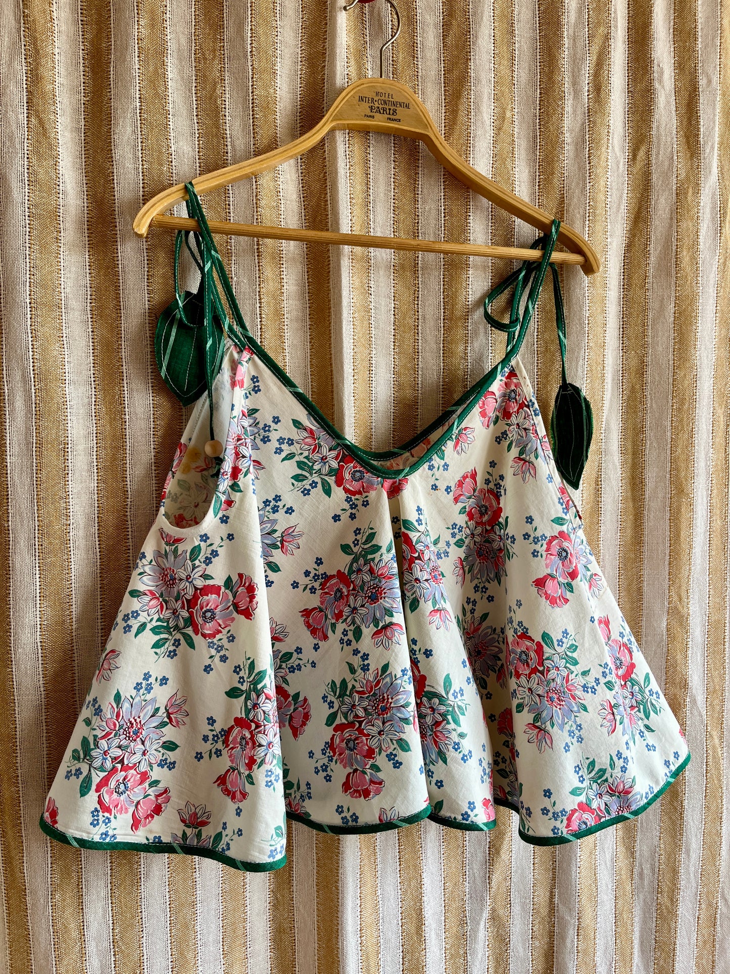 Circular tablecloth top - vintage floral print