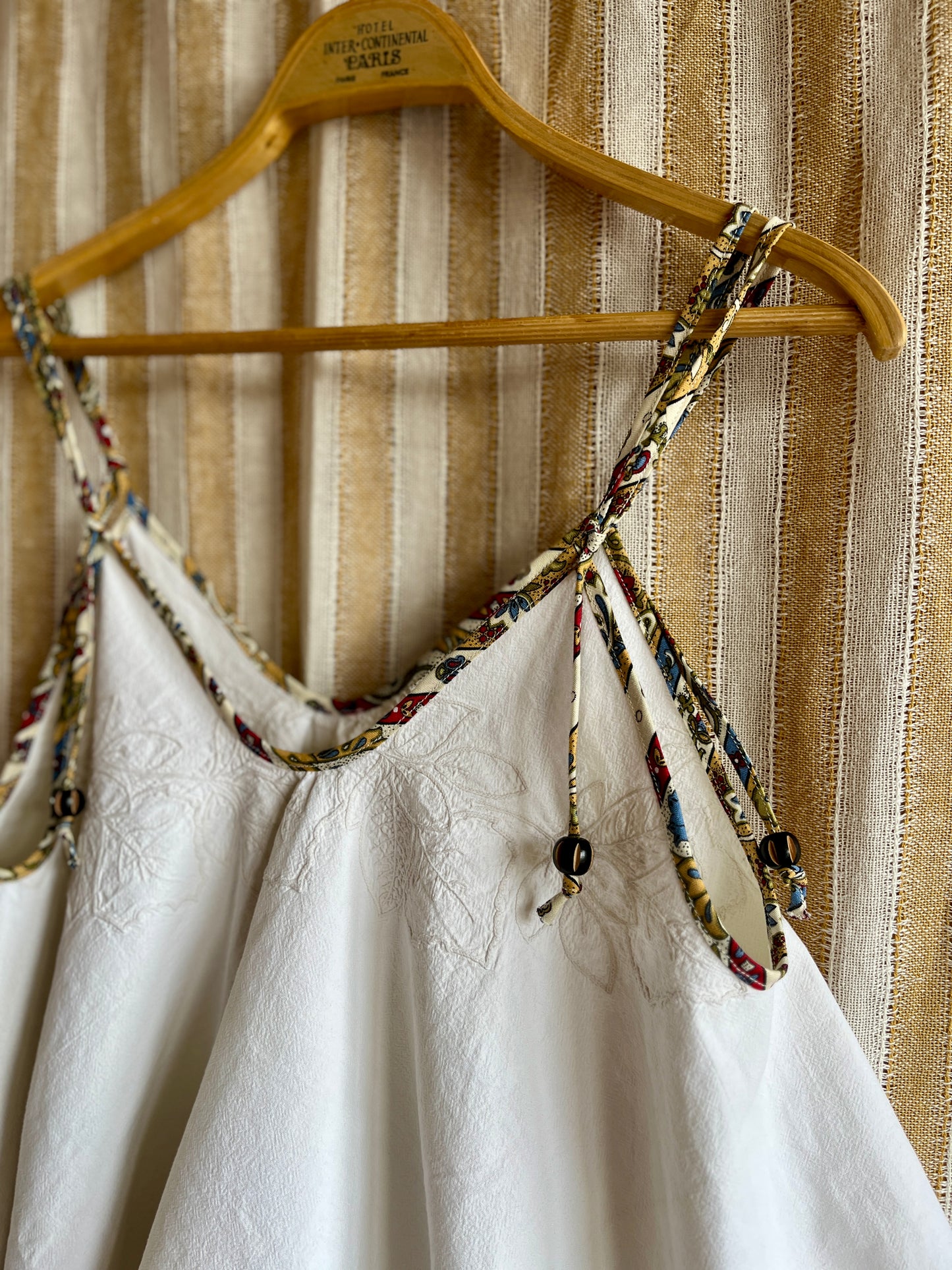 Circular tablecloth top - Hidden Embroidery Linen
