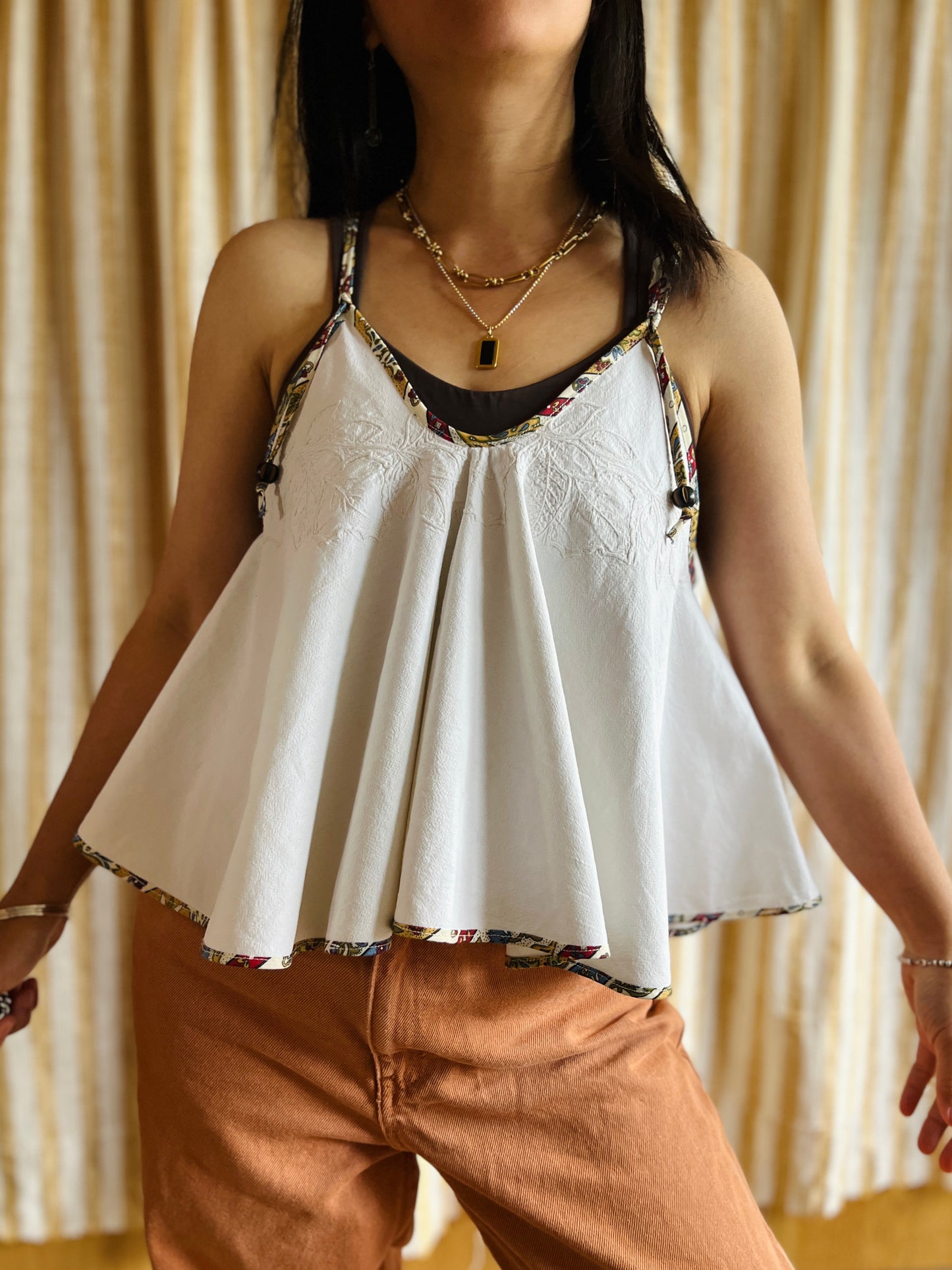 Circular tablecloth top - Hidden Embroidery Linen