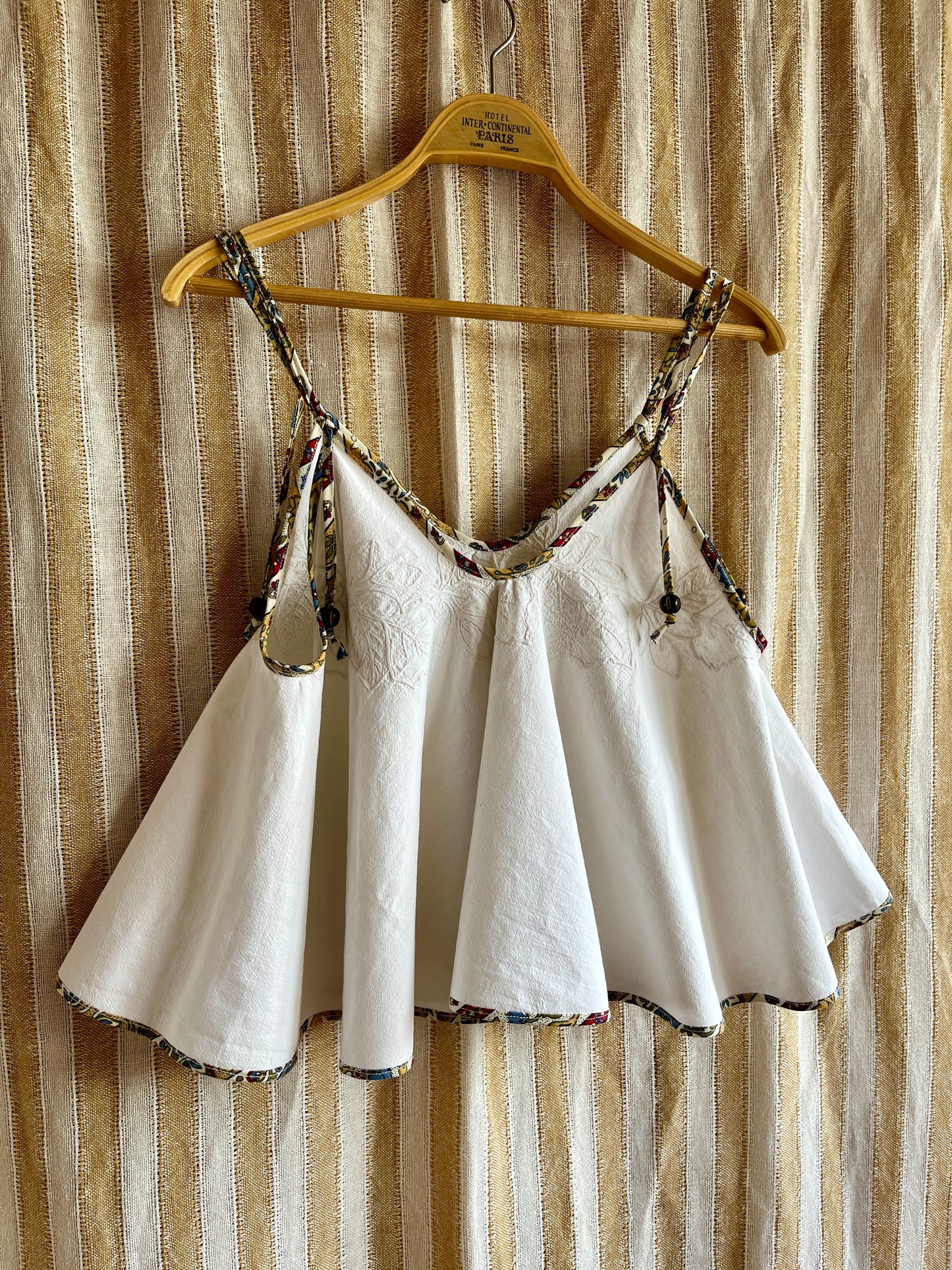 Circular tablecloth top - Hidden Embroidery Linen