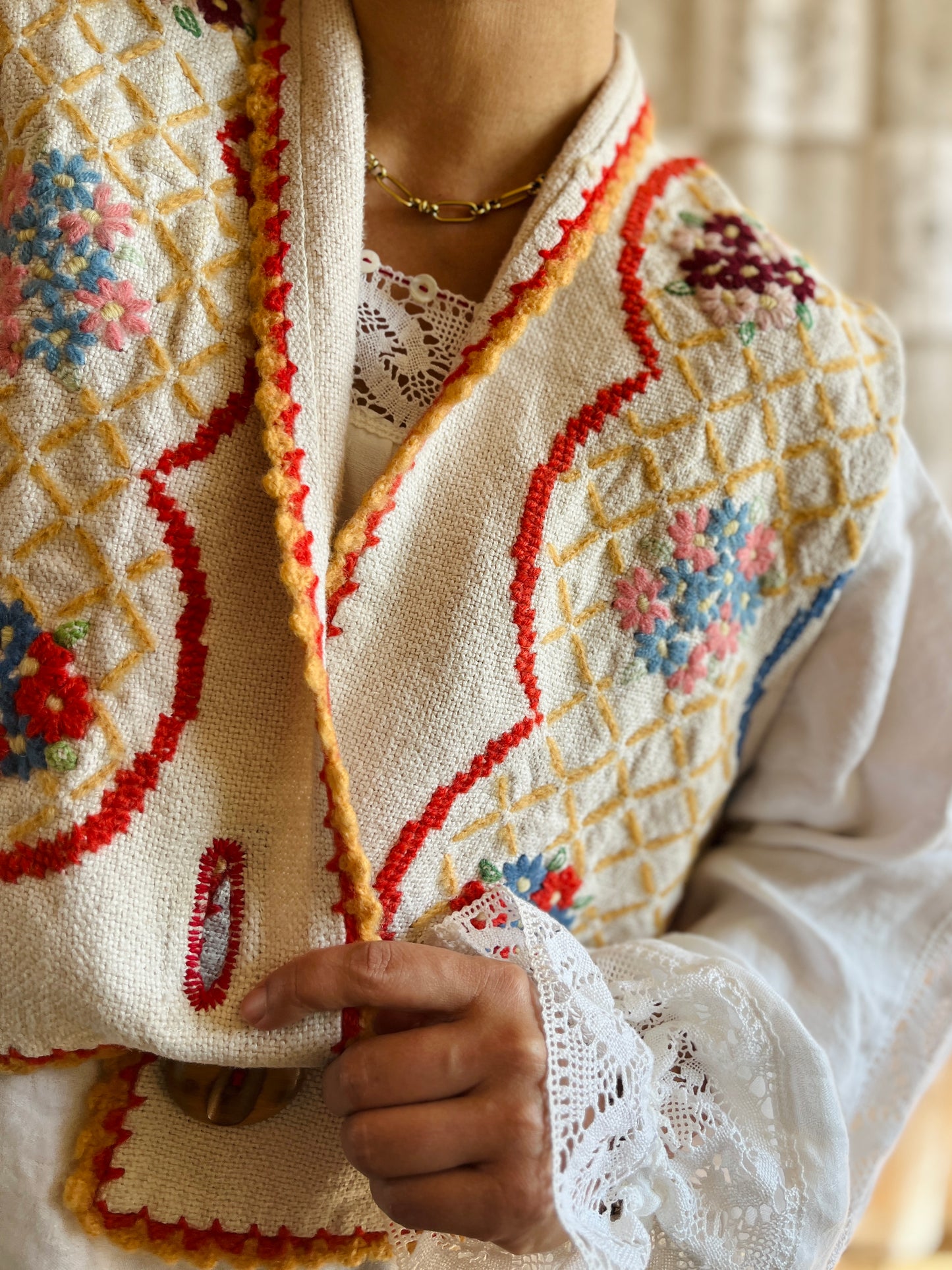 Antique flower gilet
